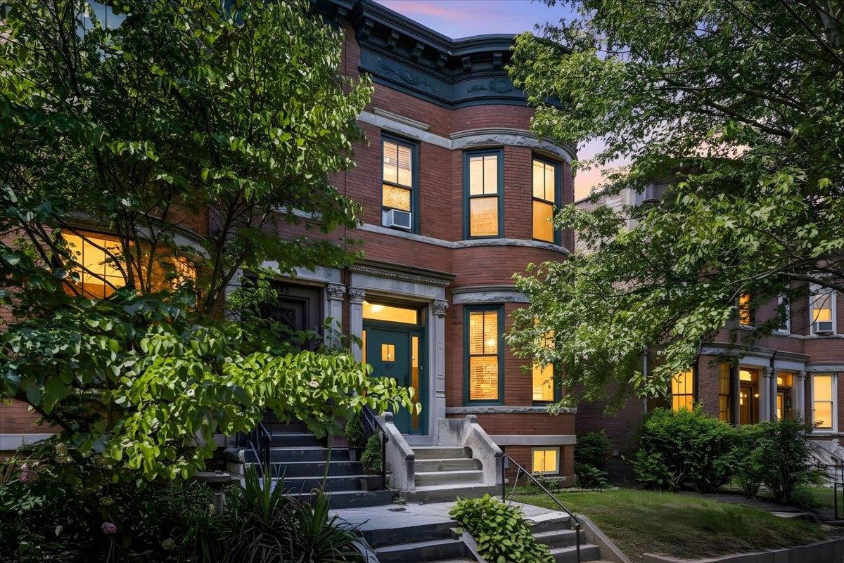 257 WOODLAWN AVE - Photo 1