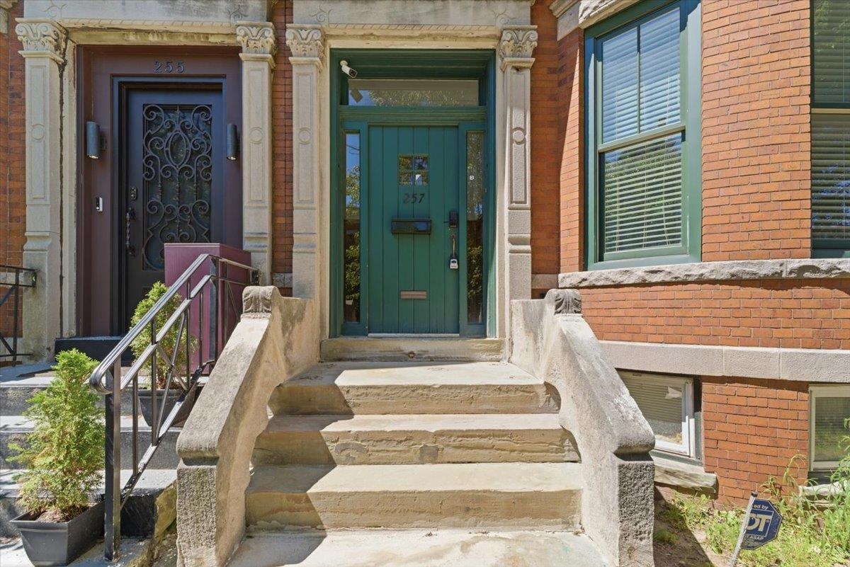 257 WOODLAWN AVE - Photo 3