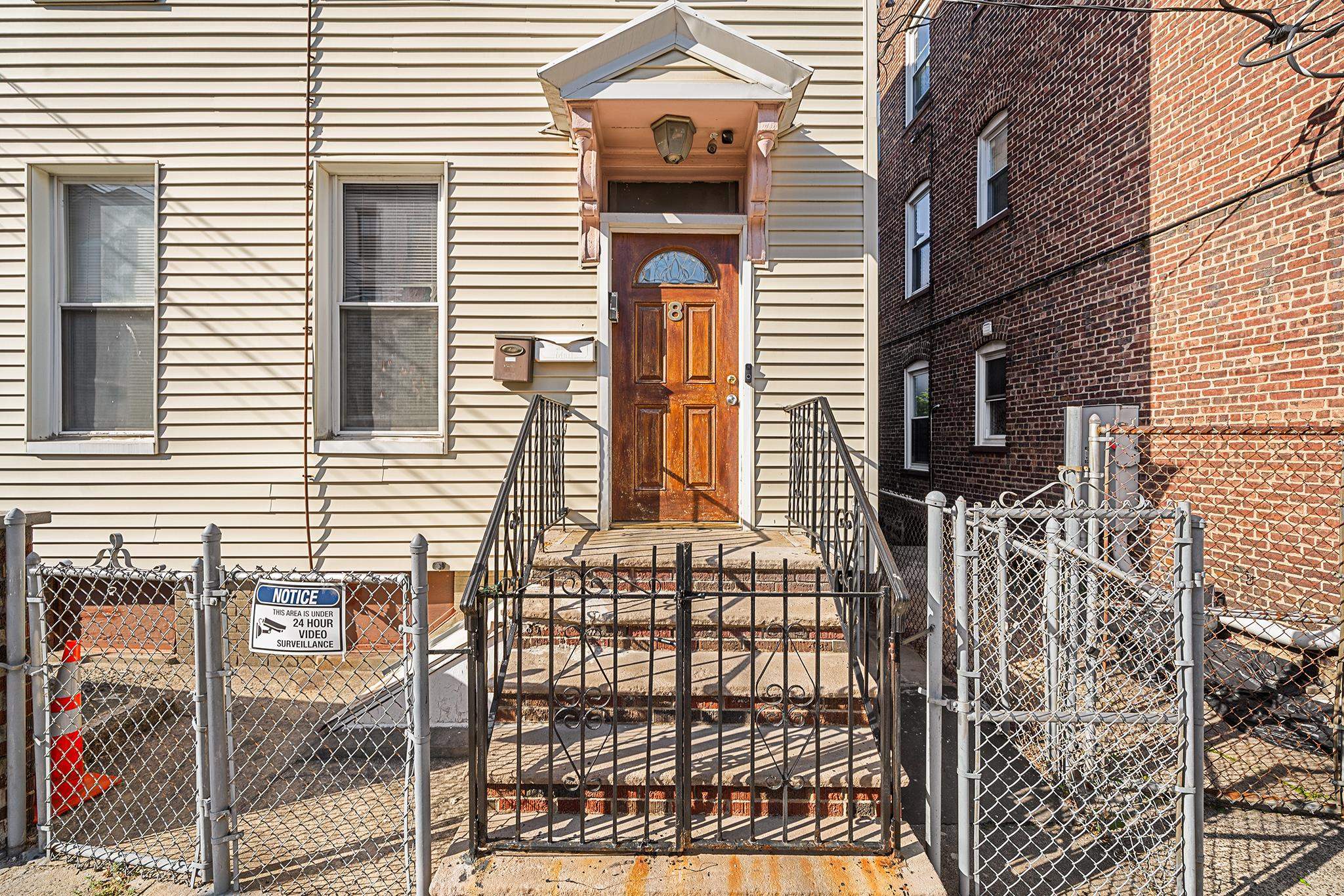 8 MANHATTAN AVE - Photo 4