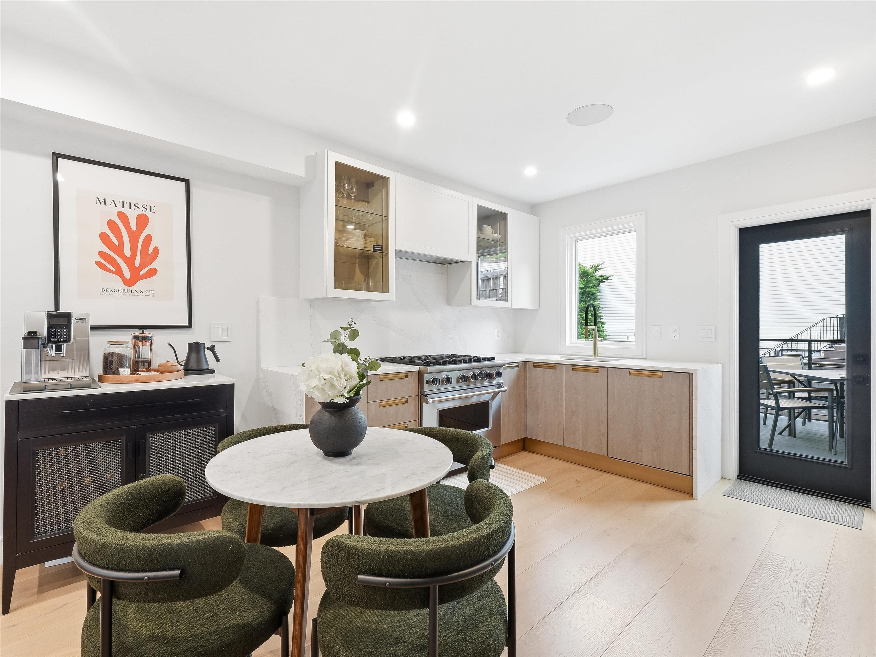 327.5 7TH ST - Photo 2