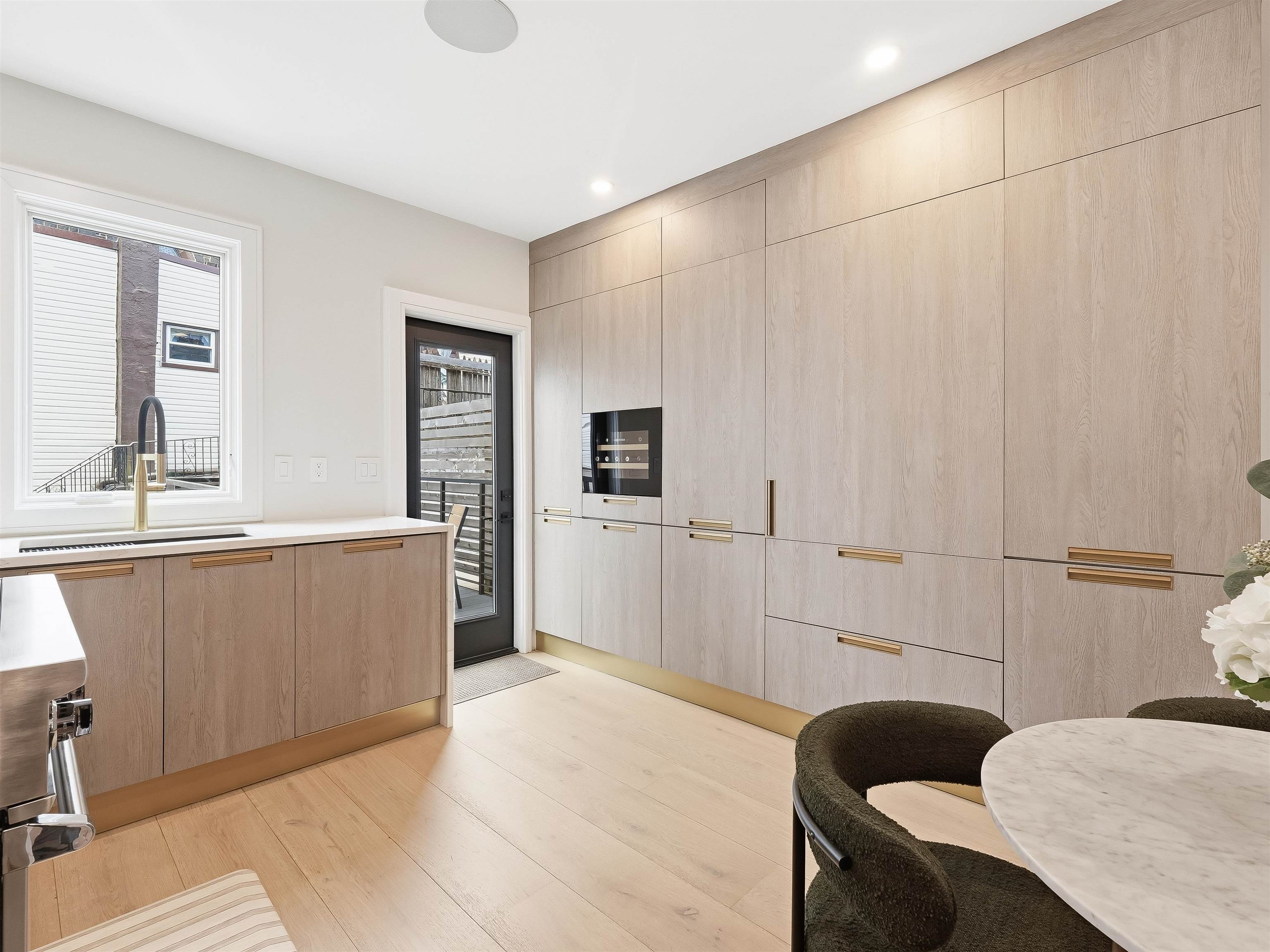327.5 7TH ST - Photo 4