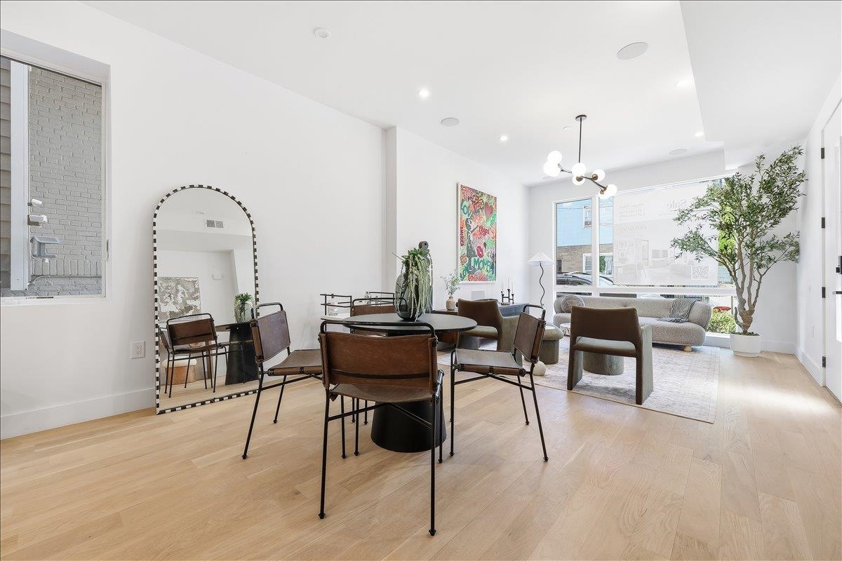 105 LAIDLAW AVE - Photo 2