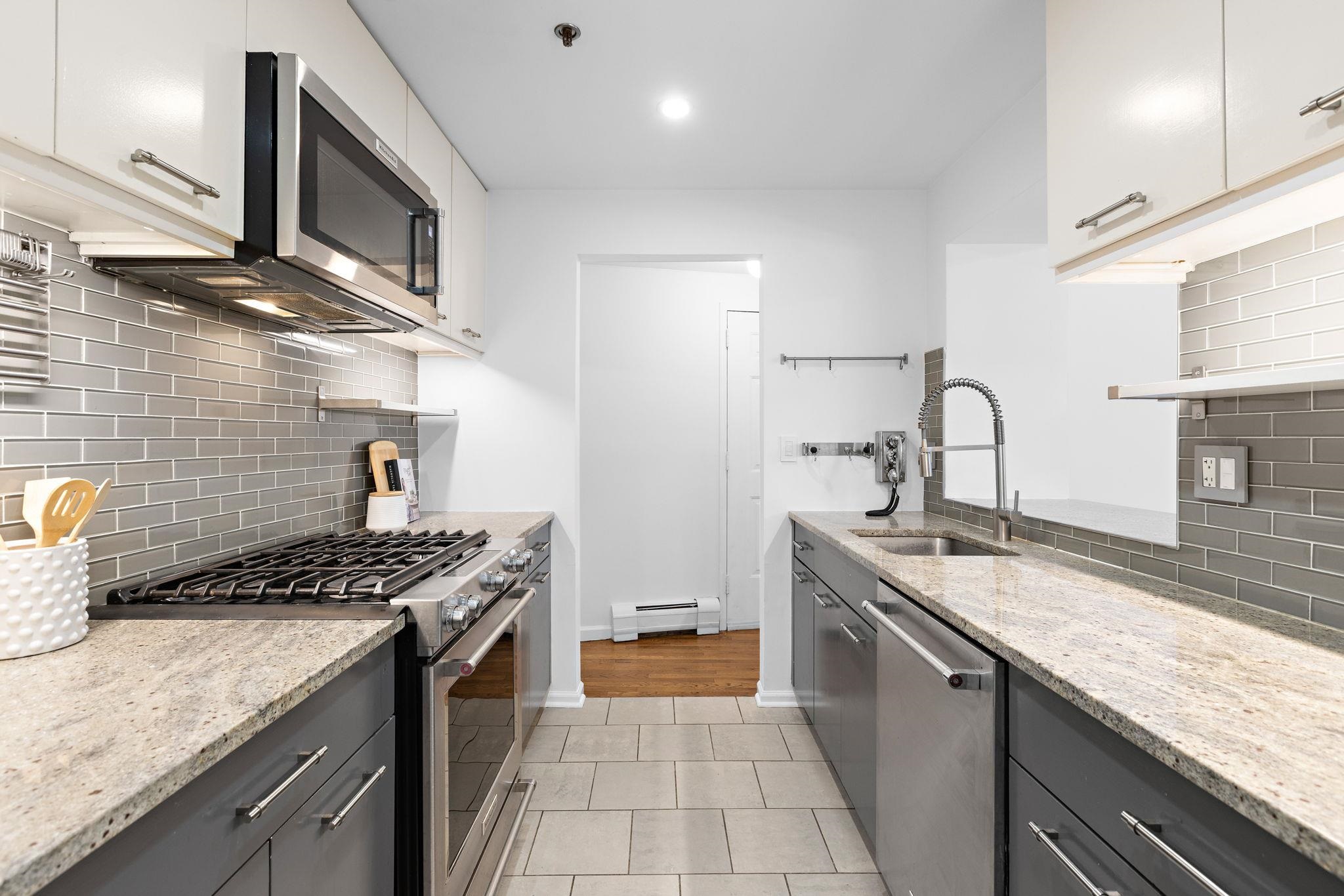 501 ADAMS ST - Photo 5