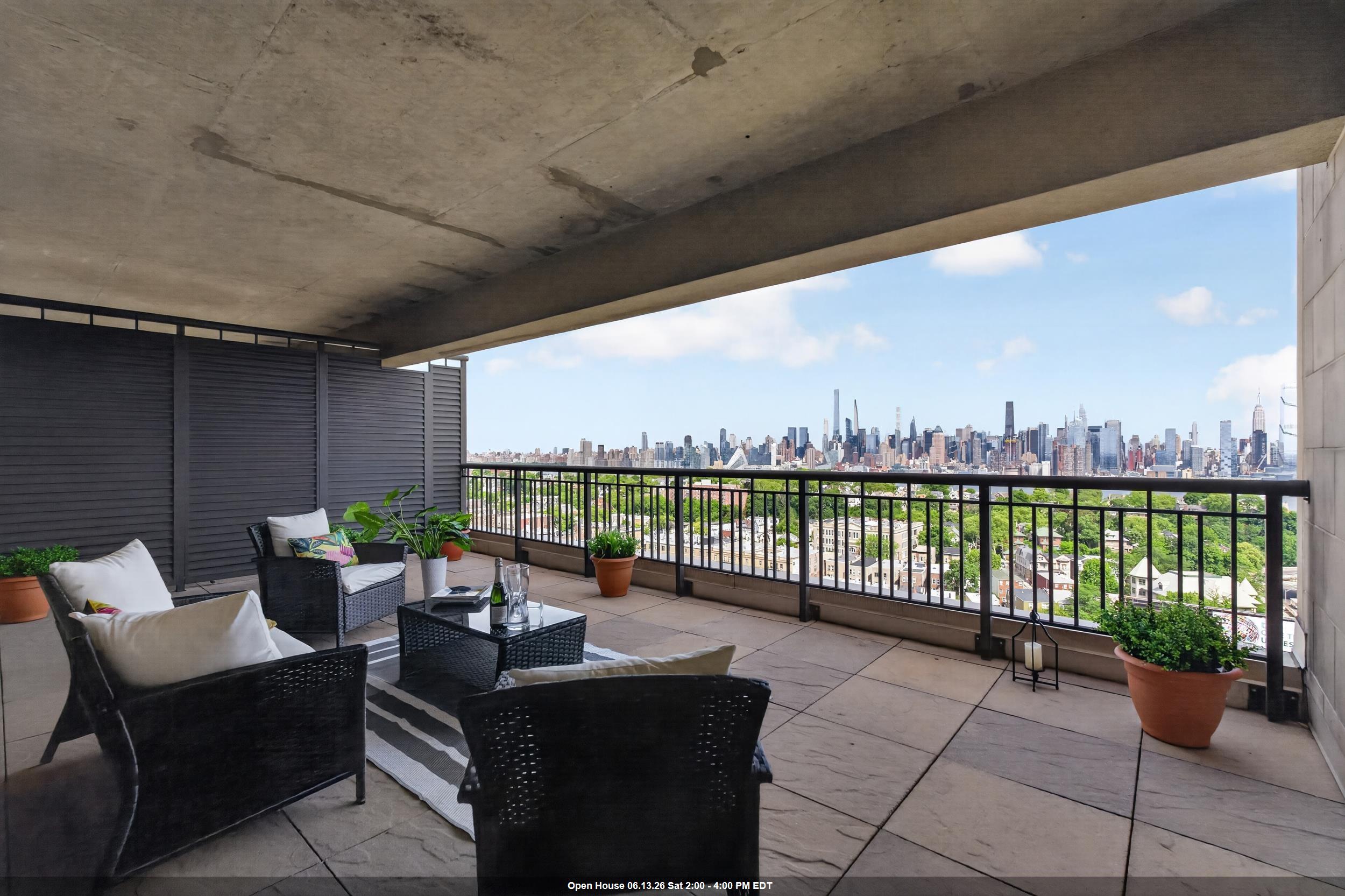 3312 HUDSON AVE - Photo 1