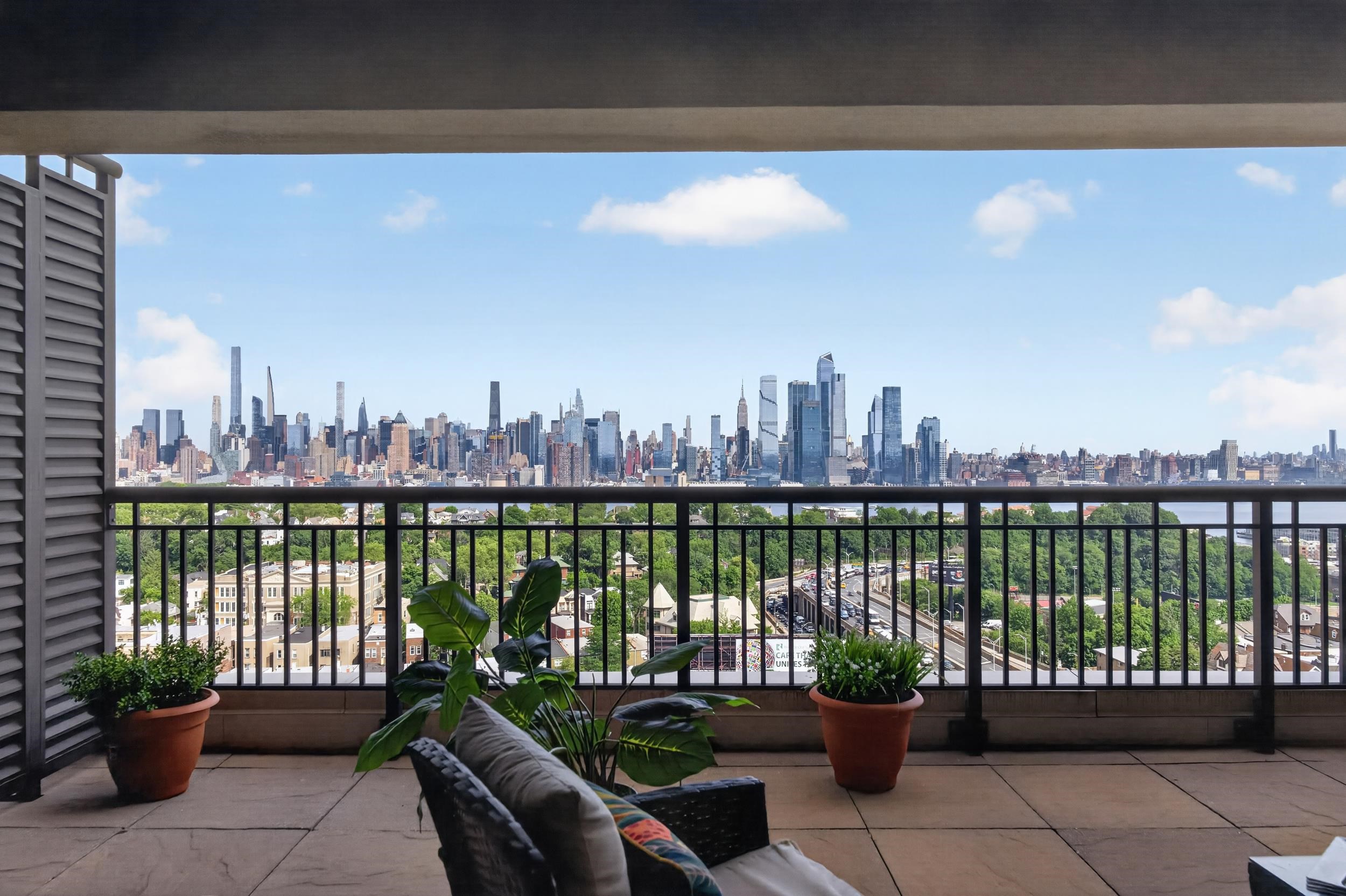 3312 HUDSON AVE - Photo 3