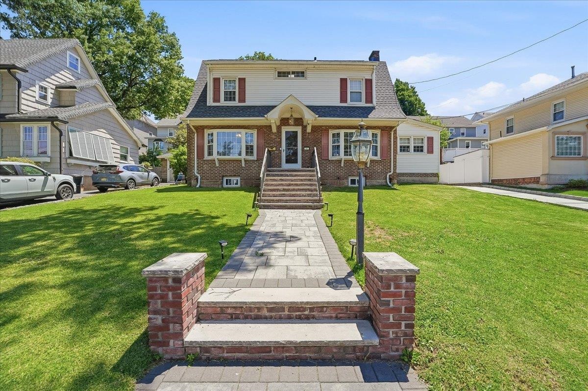 34 LIVINGSTON AVE - Photo 1