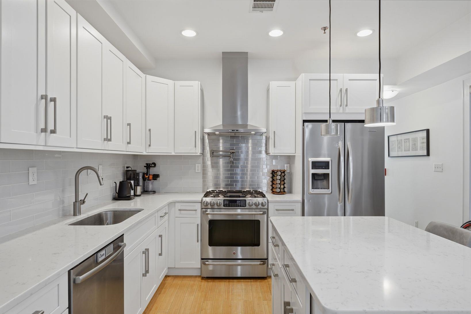 838 PARK AVE - Photo 1