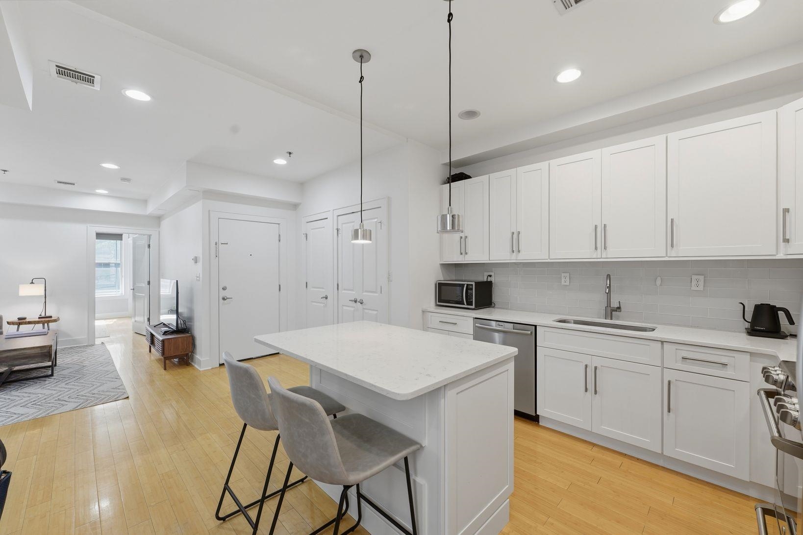 838 PARK AVE - Photo 2