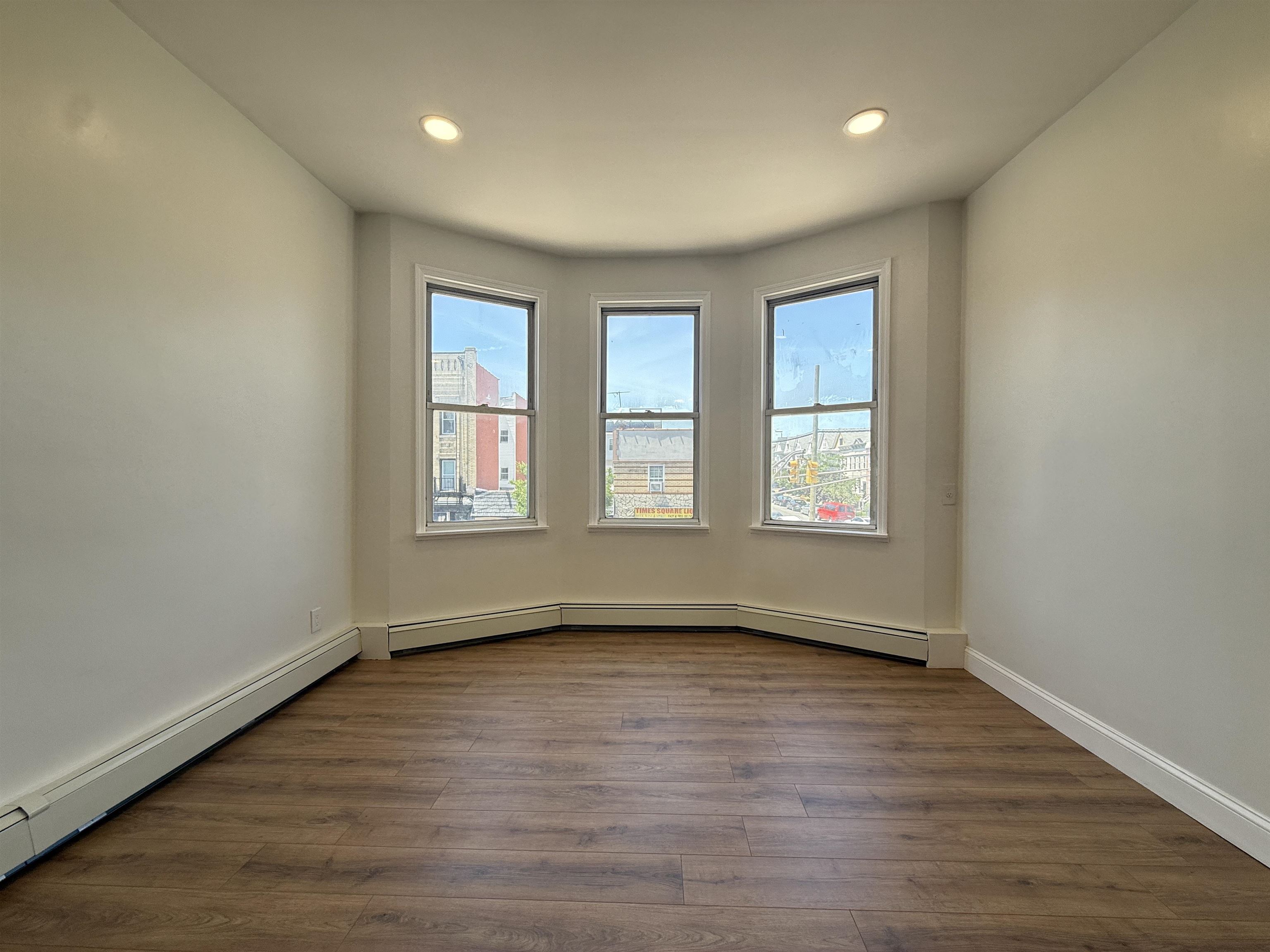 892 BROADWAY - Photo 4