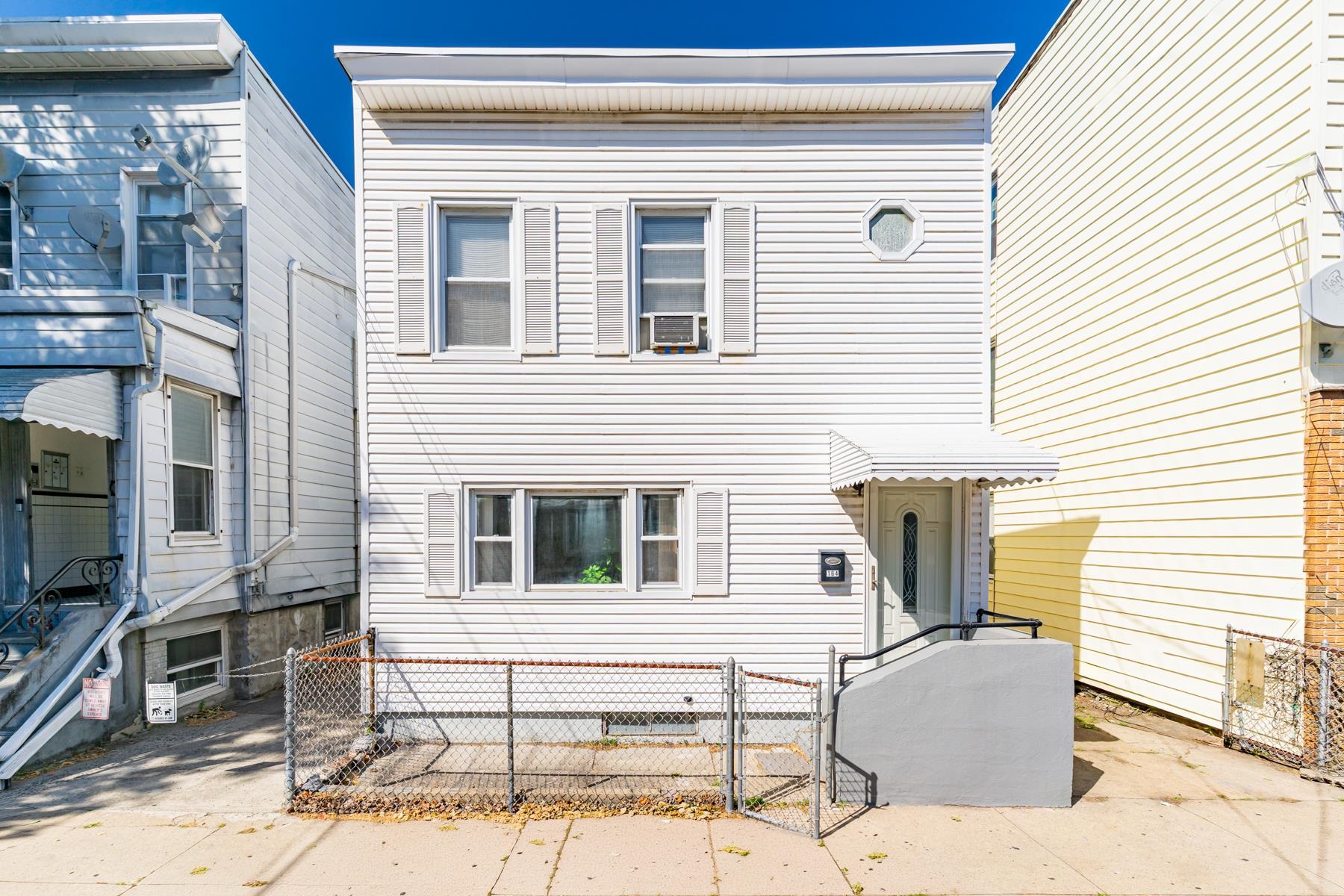 164 HOPKINS AVE - Photo 1