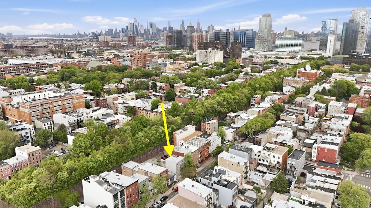 318 5TH ST - Photo 5