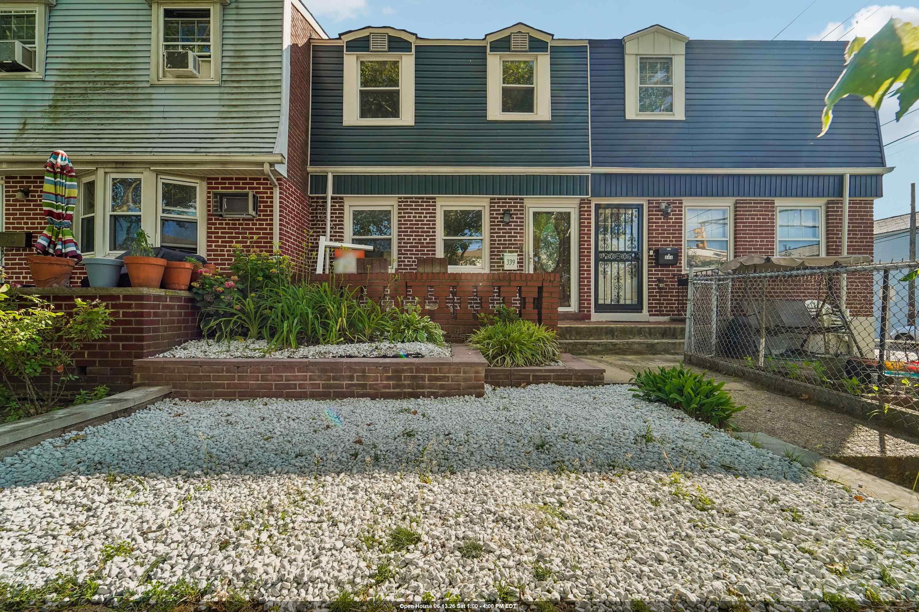 339 STEVENS AVE - Photo 1