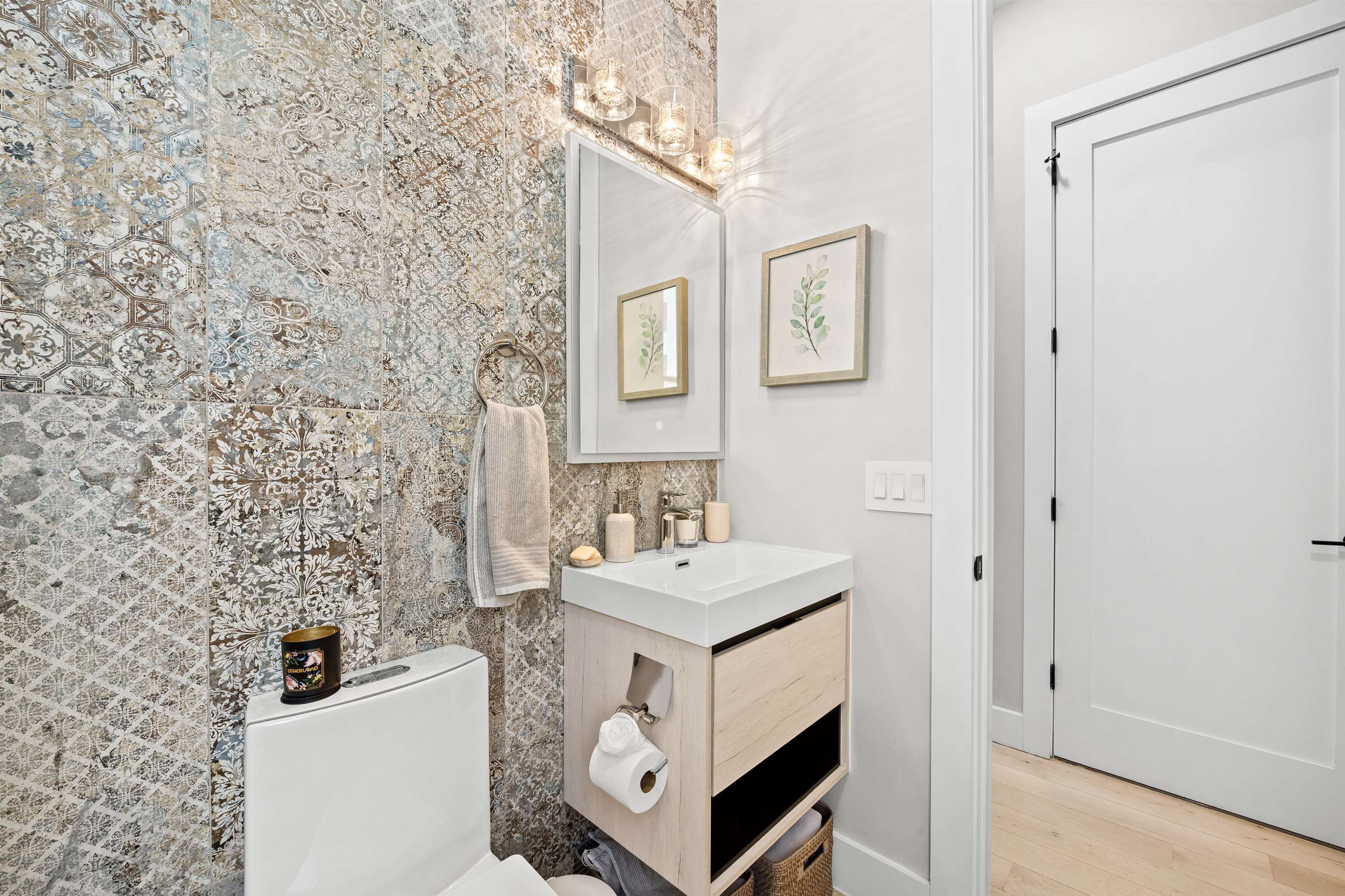 289 WEBSTER AVE - Photo 4