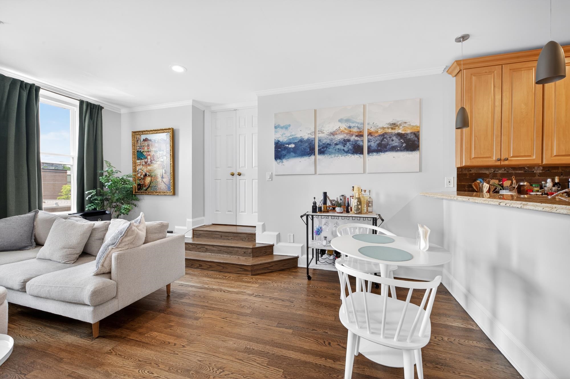1115 WILLOW AVE - Photo 4