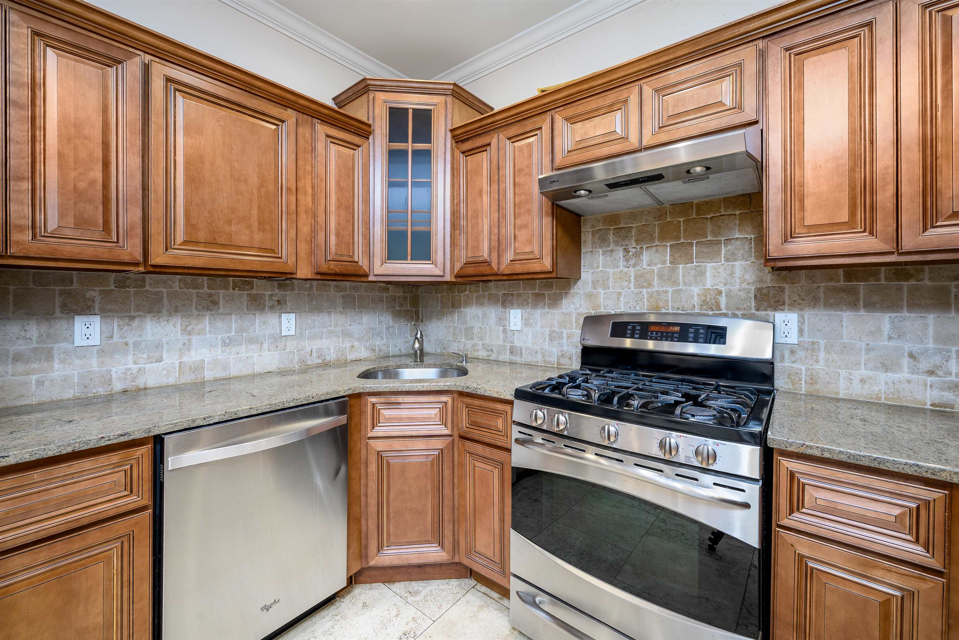 413 MADISON ST - Photo 3