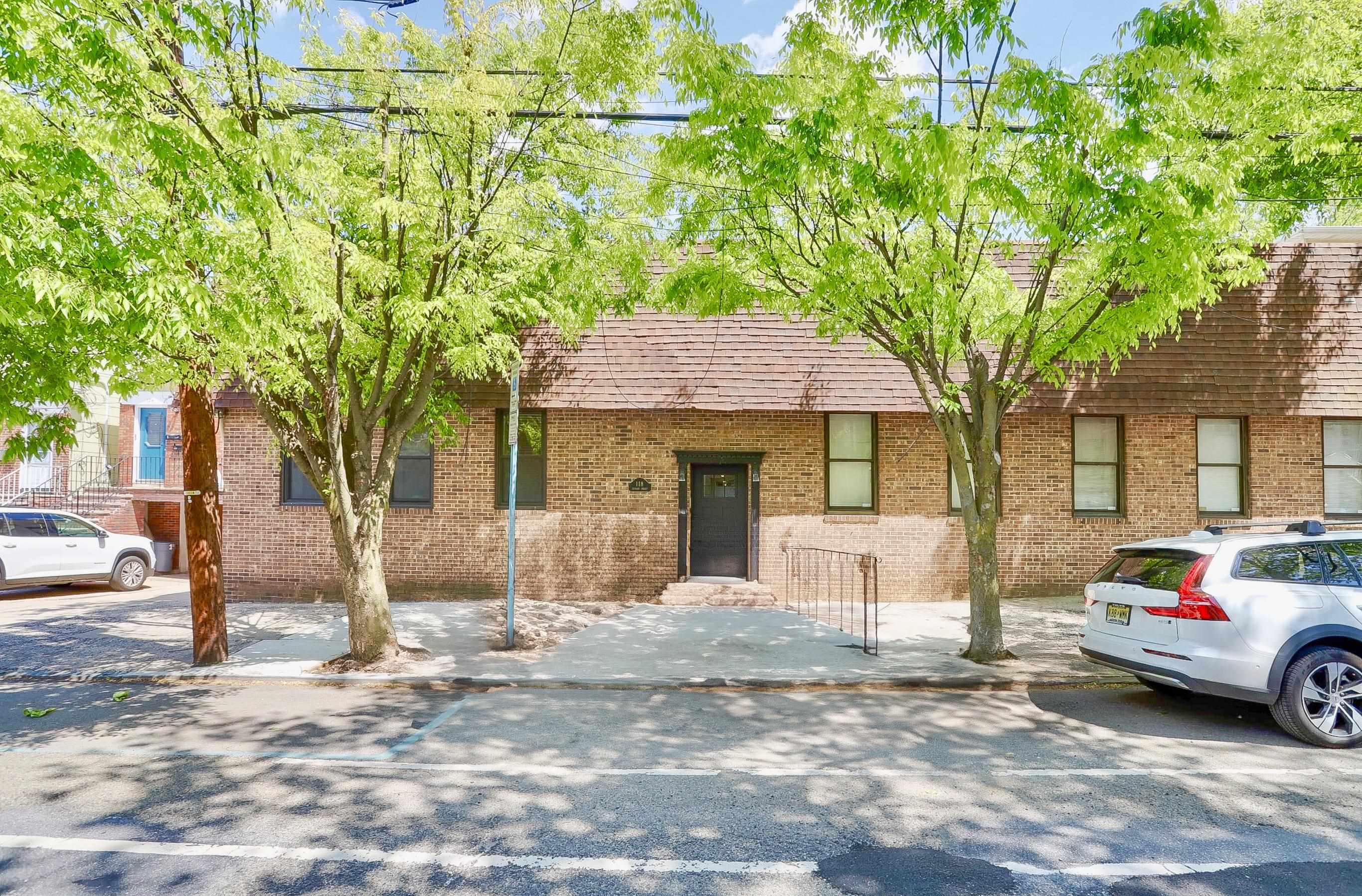 118 LEONARD ST - Photo 1