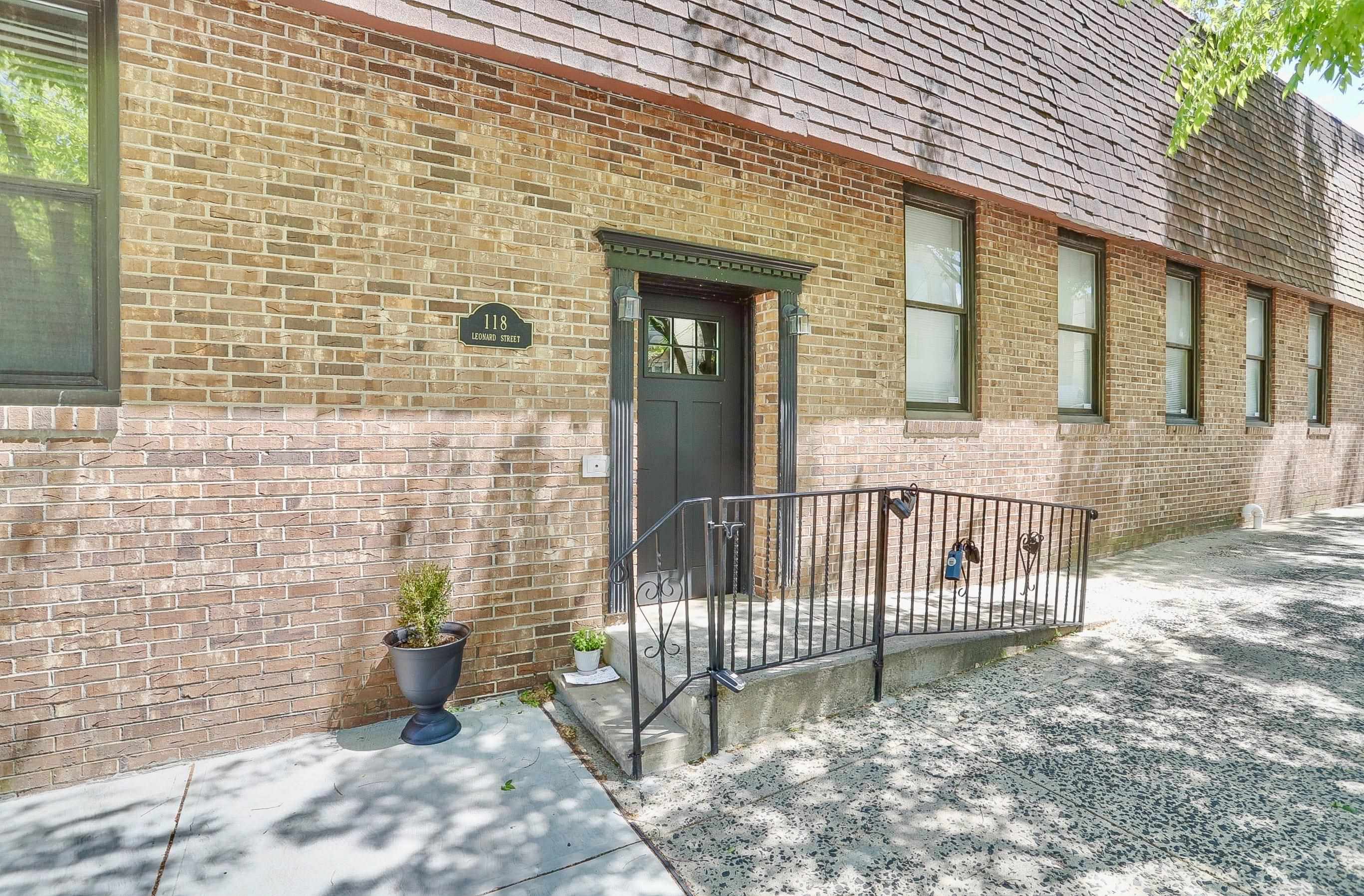 118 LEONARD ST - Photo 2