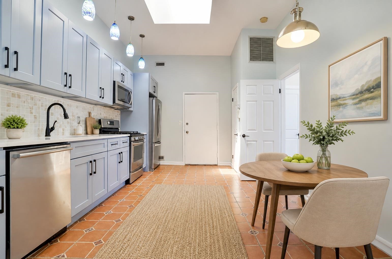 118 LEONARD ST - Photo 3