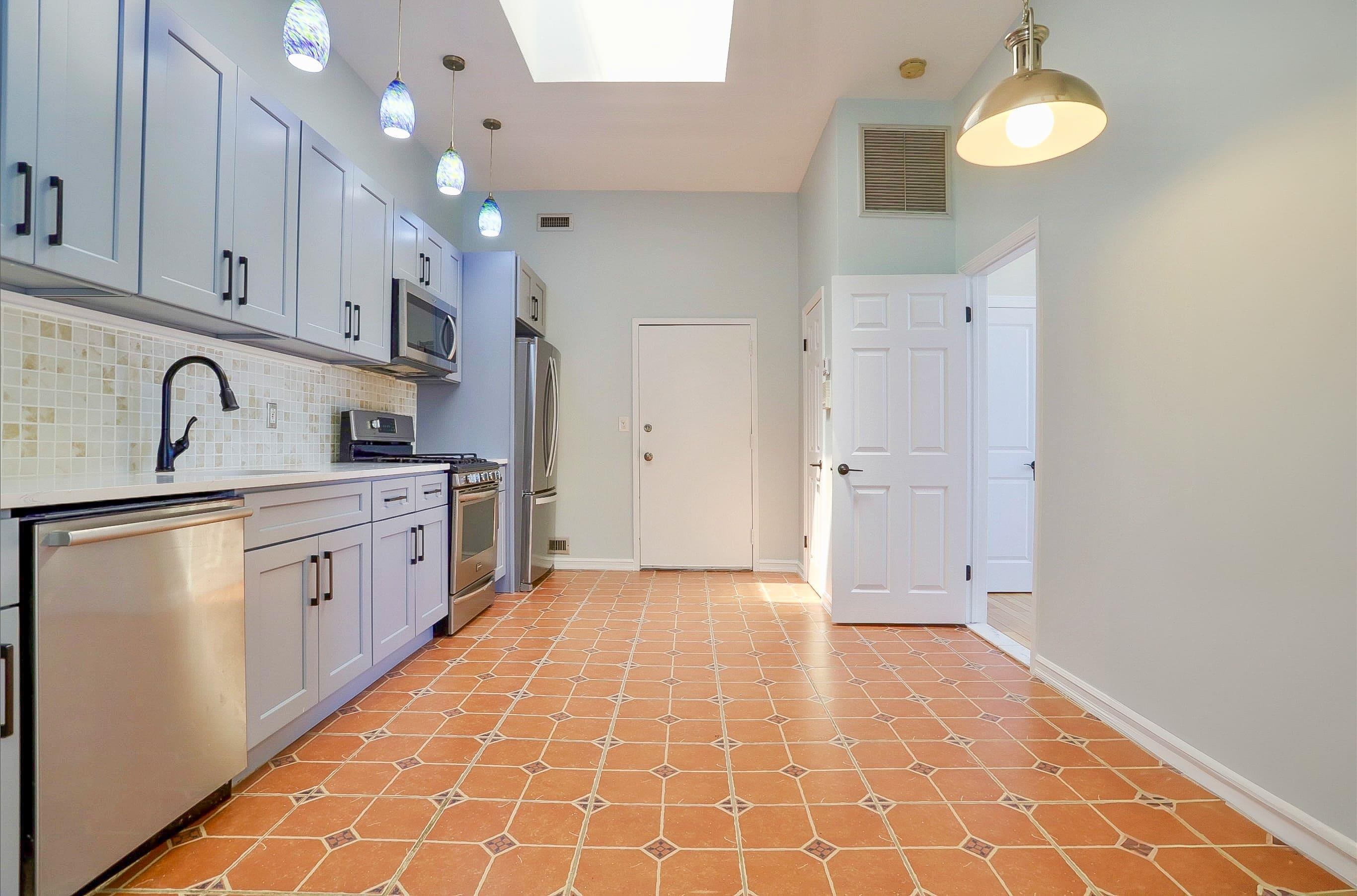 118 LEONARD ST - Photo 4
