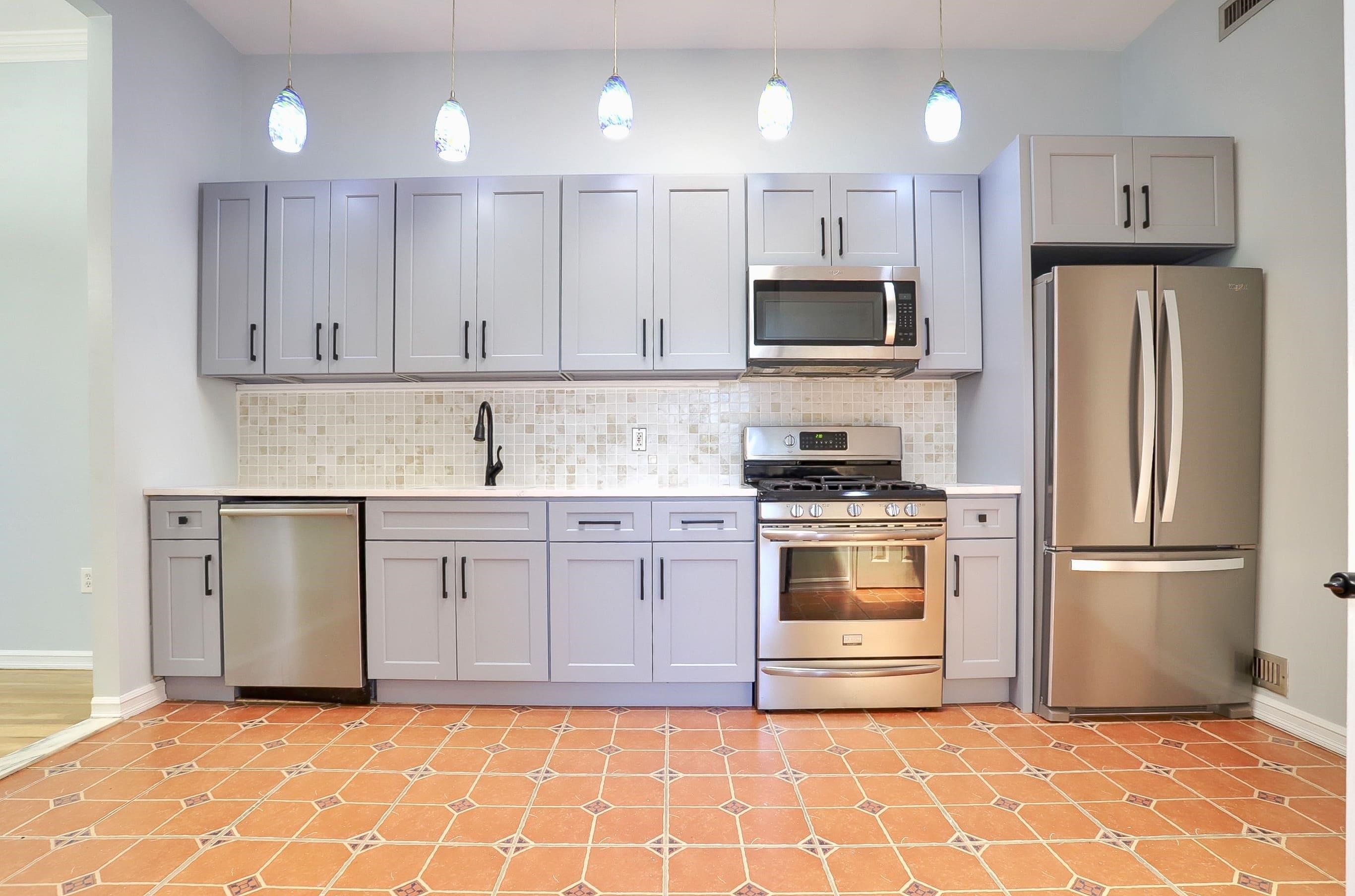 118 LEONARD ST - Photo 5