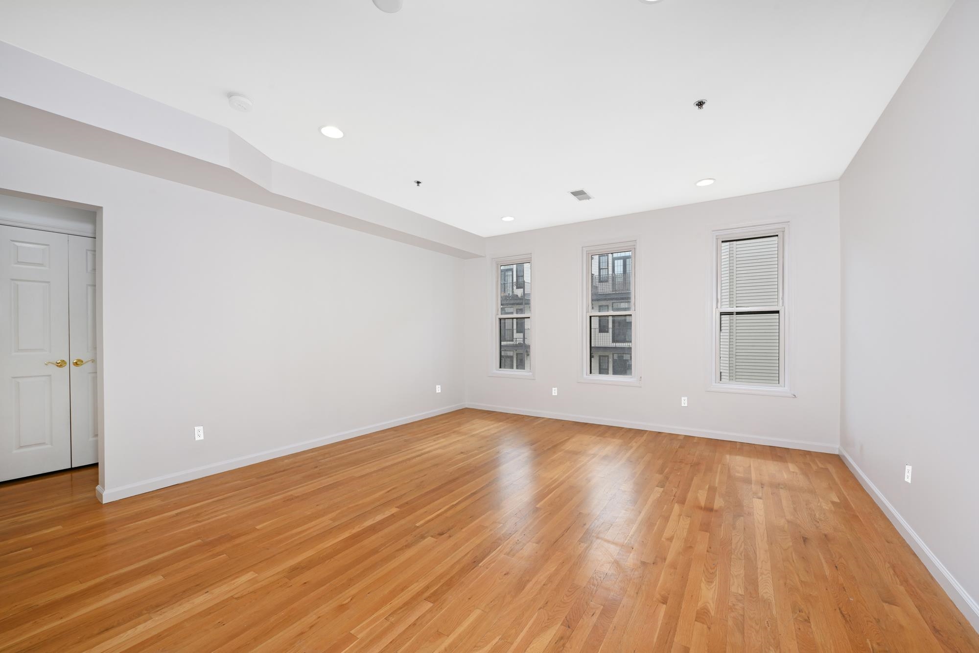 901 MADISON ST - Photo 2