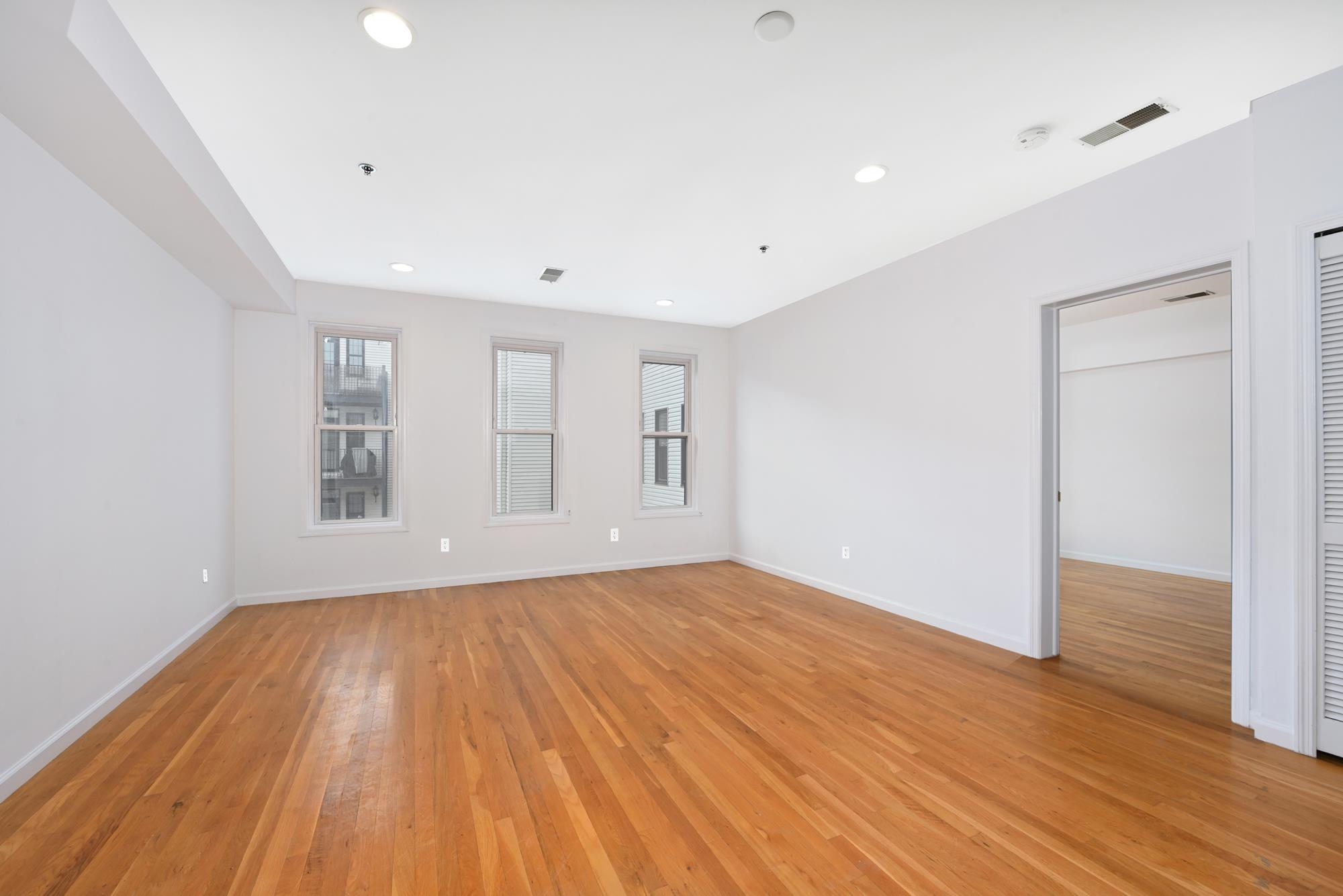 901 MADISON ST - Photo 3