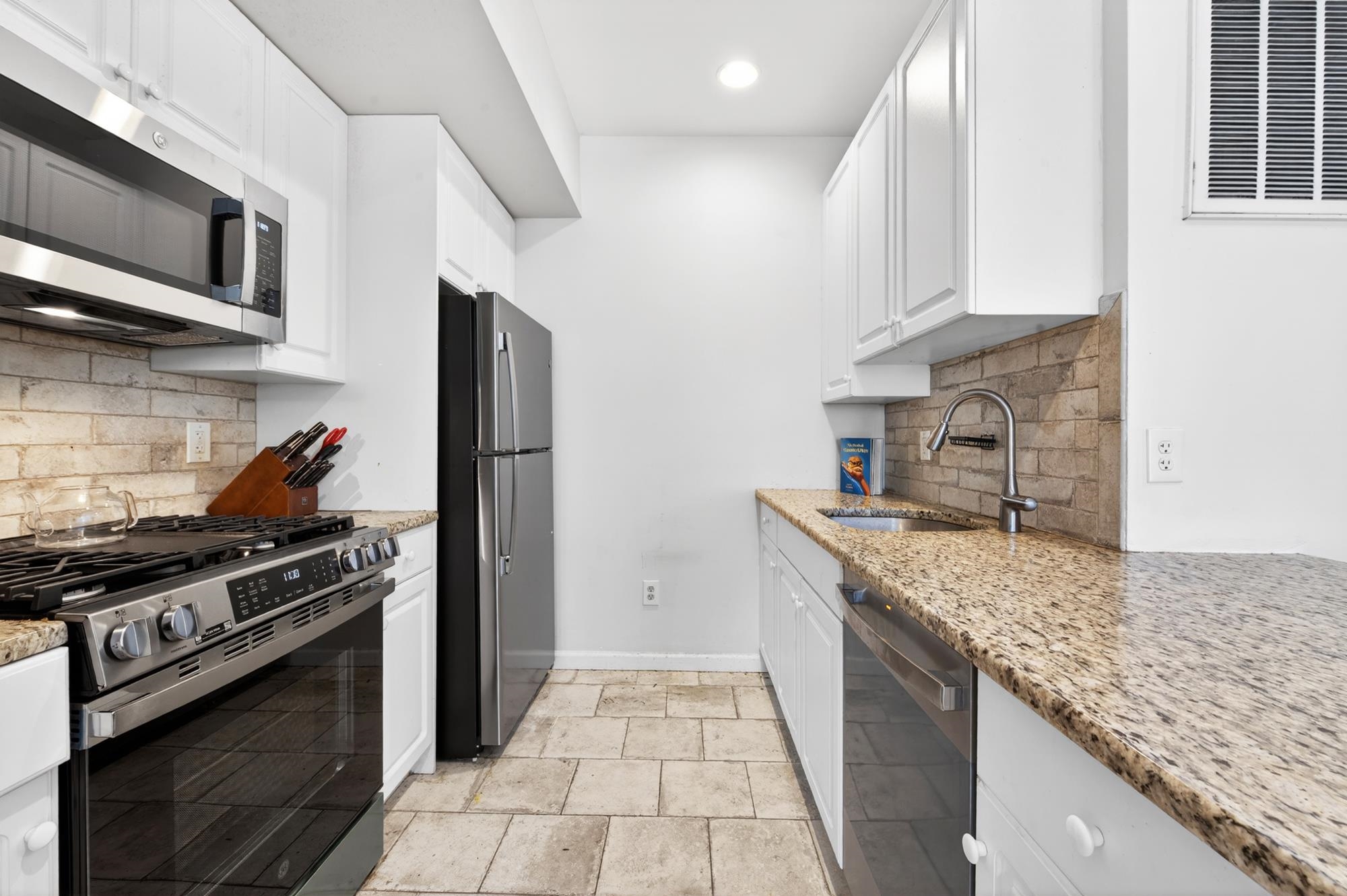 901 MADISON ST - Photo 4