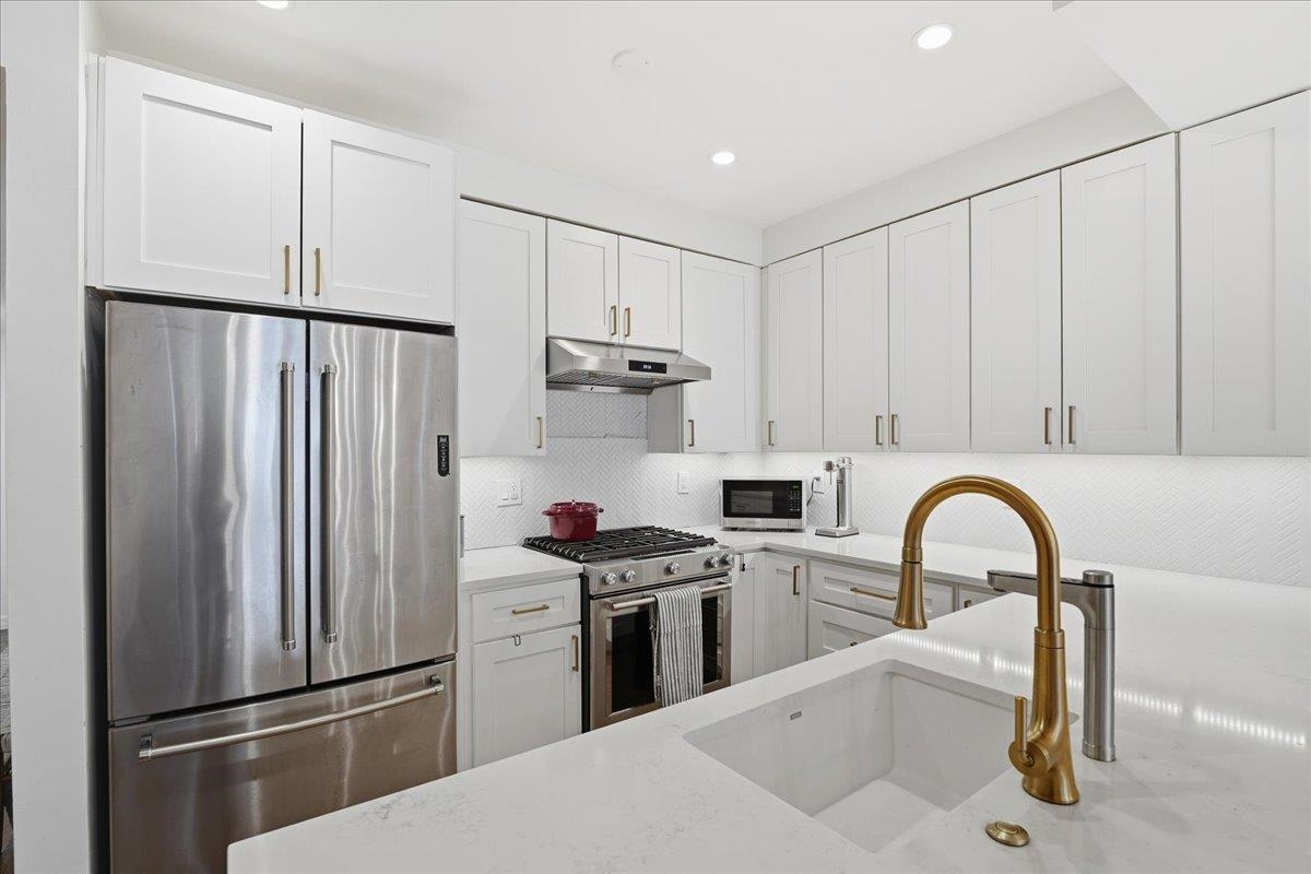 219 GRAND ST - Photo 1