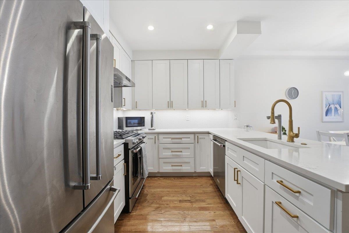 219 GRAND ST - Photo 2