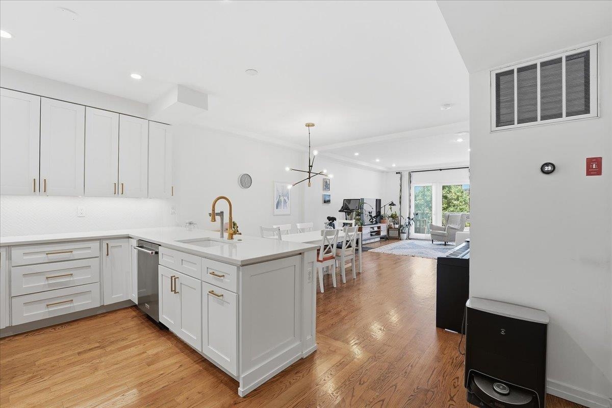219 GRAND ST - Photo 3