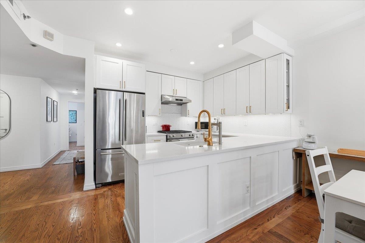 219 GRAND ST - Photo 4