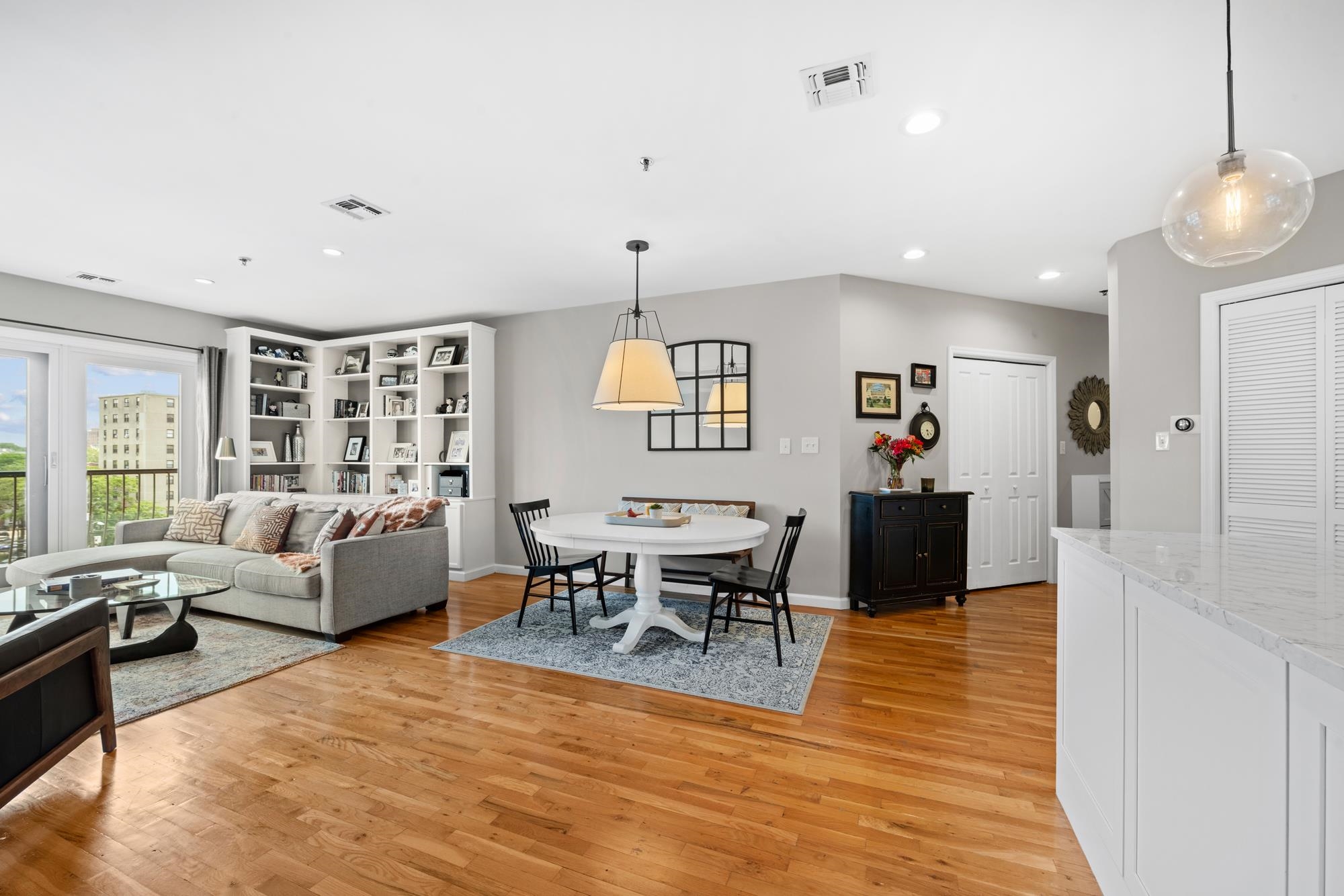 536 GRAND ST - Photo 2