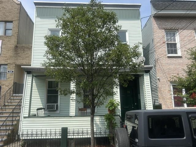 522 42ND ST - Photo 2