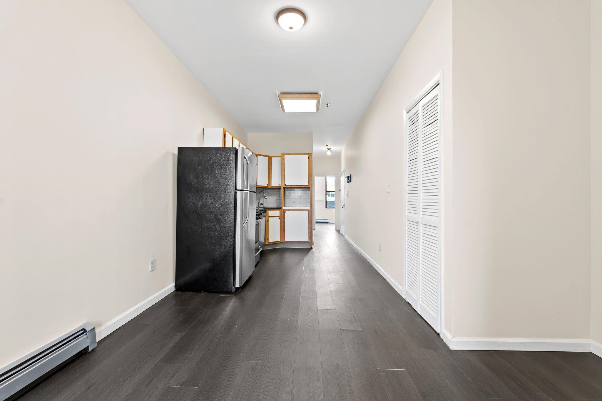 811 PARK AVE - Photo 5