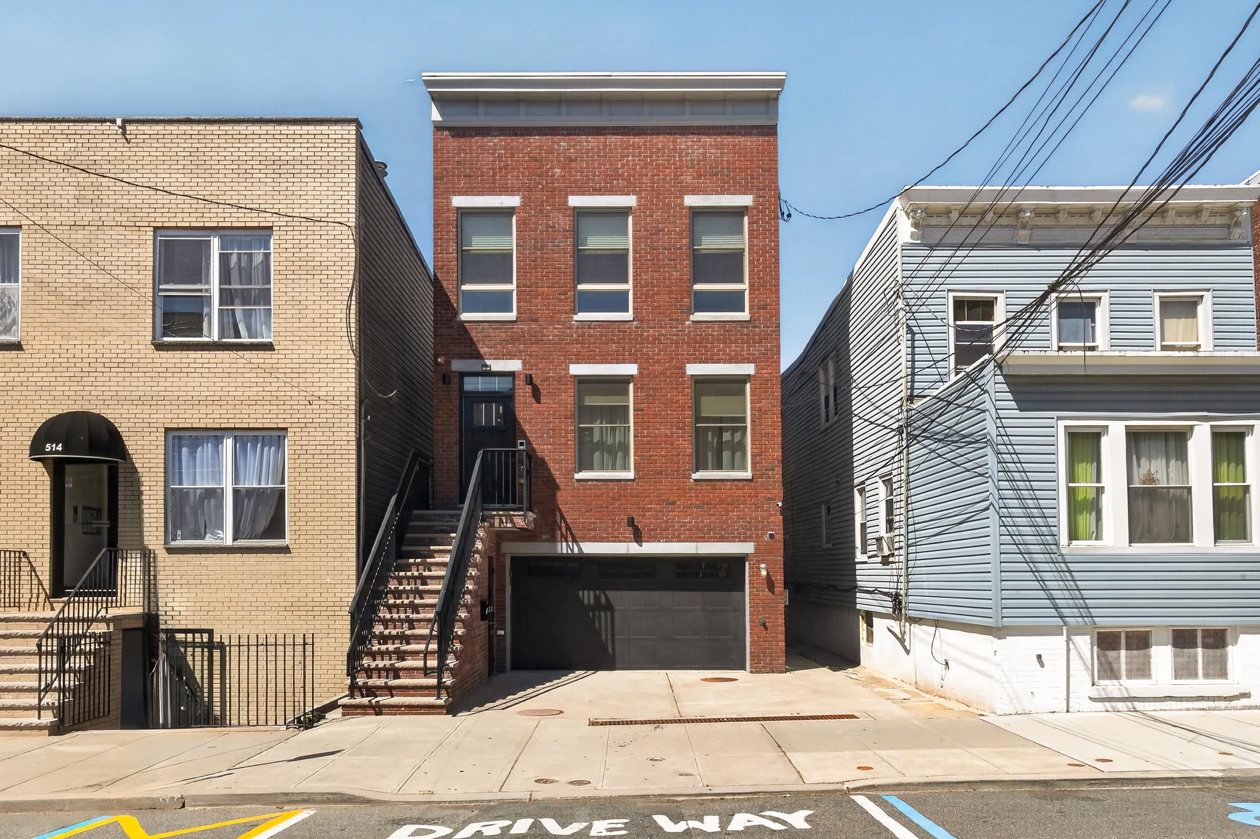 512 4TH ST - Photo 1