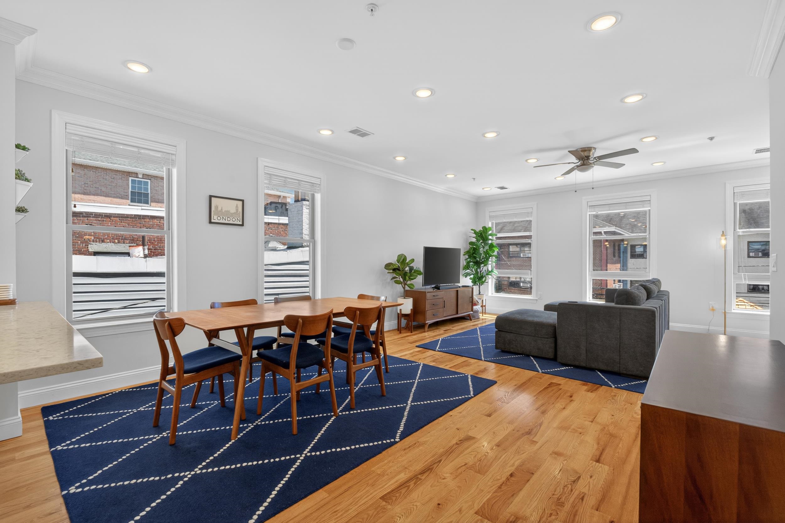 512 4TH ST - Photo 2
