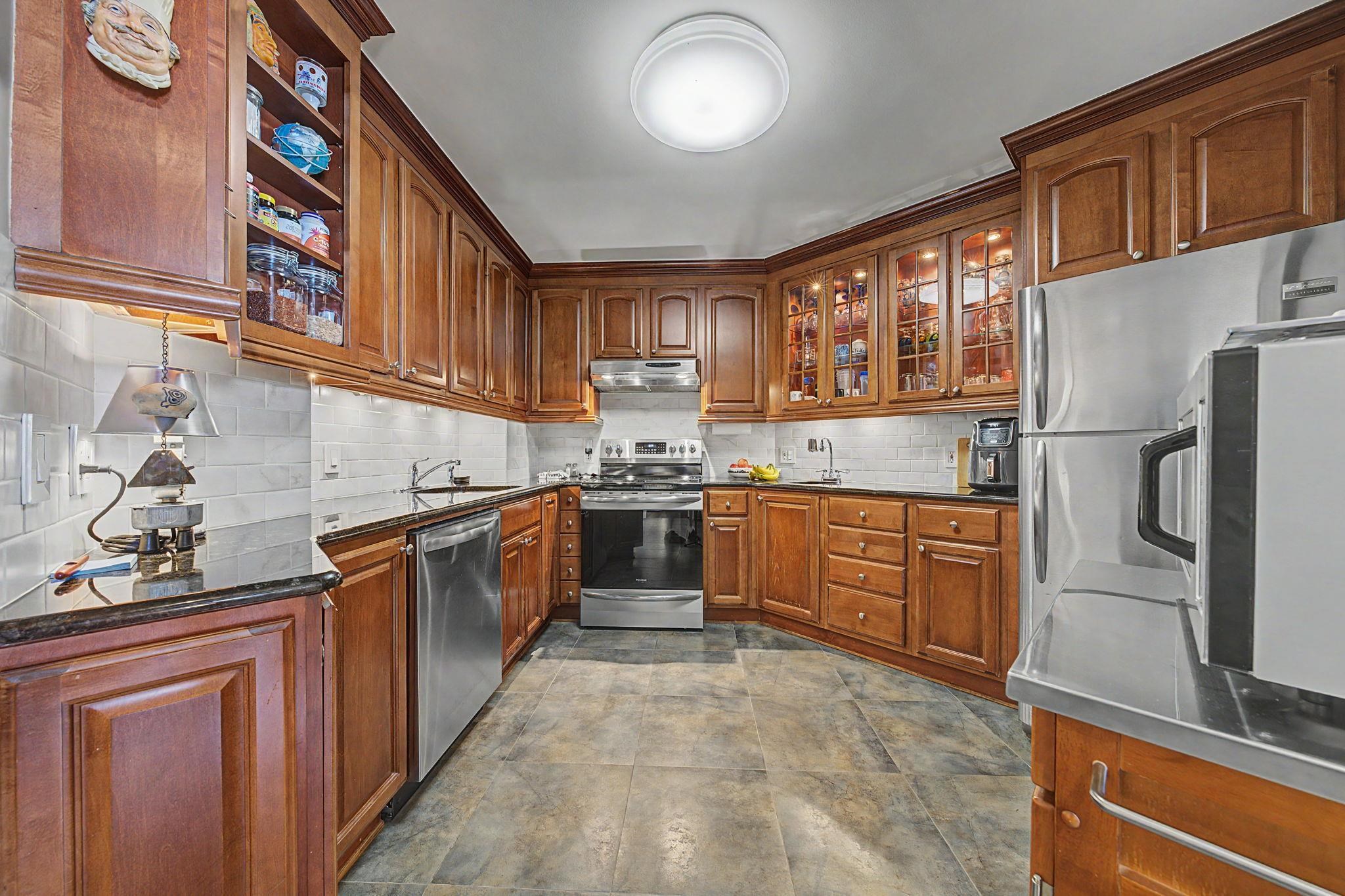 1015 HARMON COVE TOWER - Photo 4