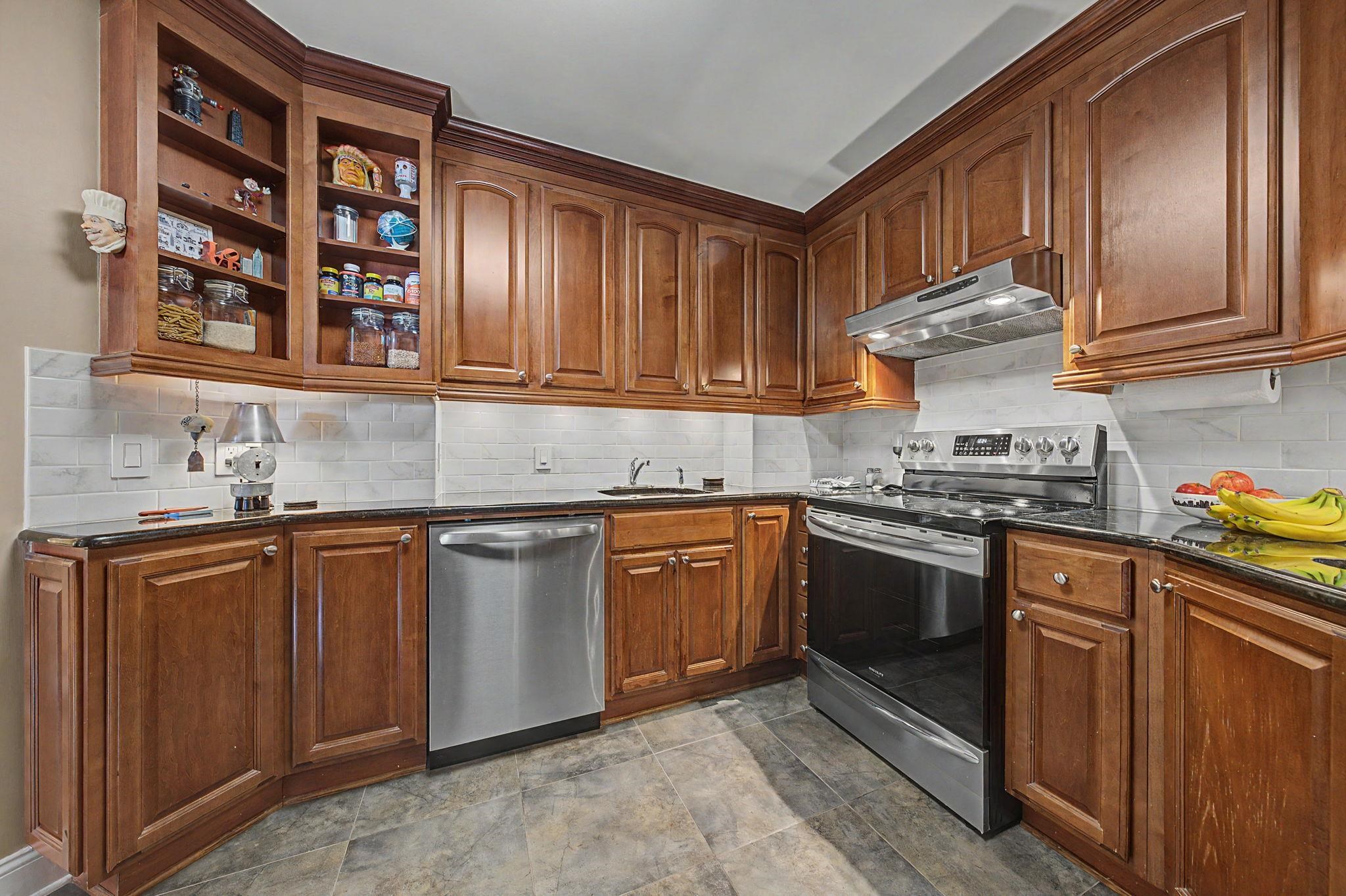 1015 HARMON COVE TOWER - Photo 5