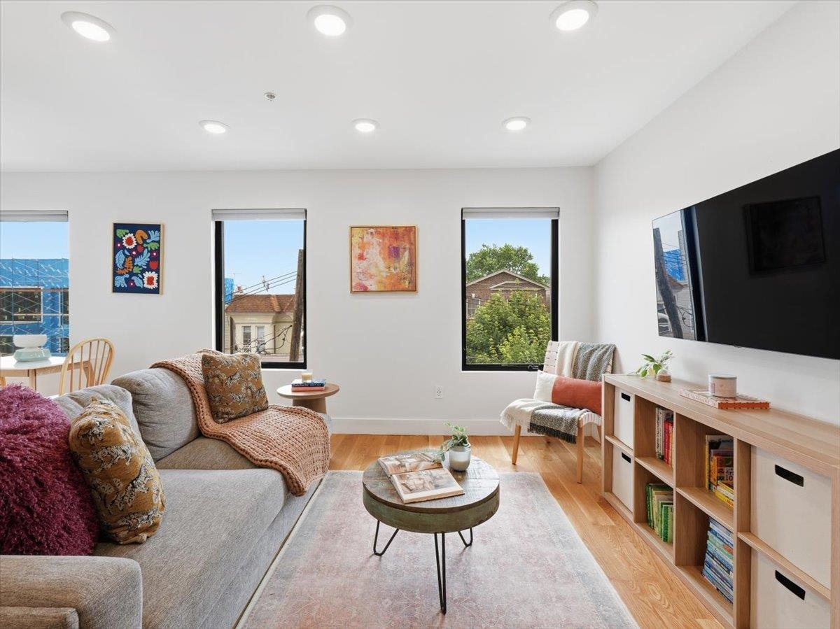 22 LINCOLN ST - Photo 4