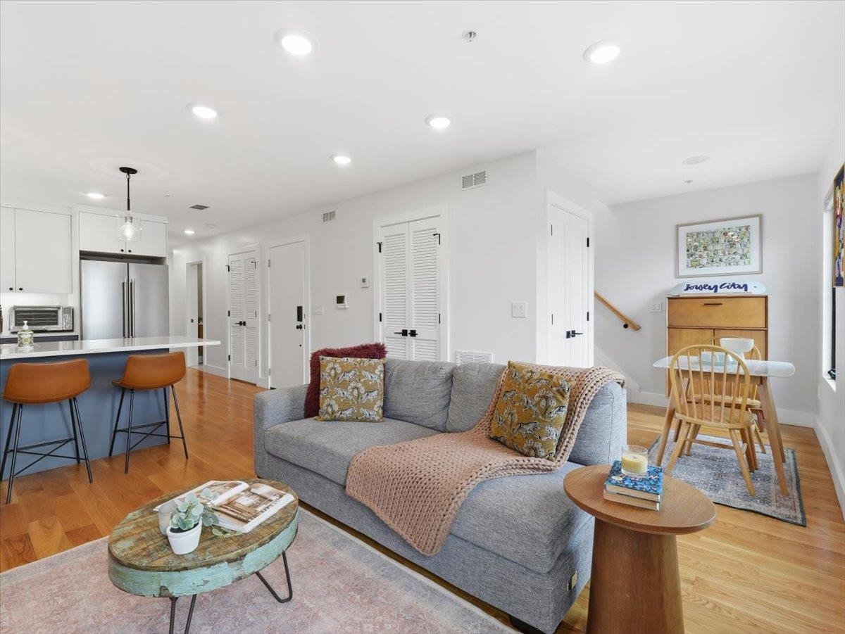 22 LINCOLN ST - Photo 5