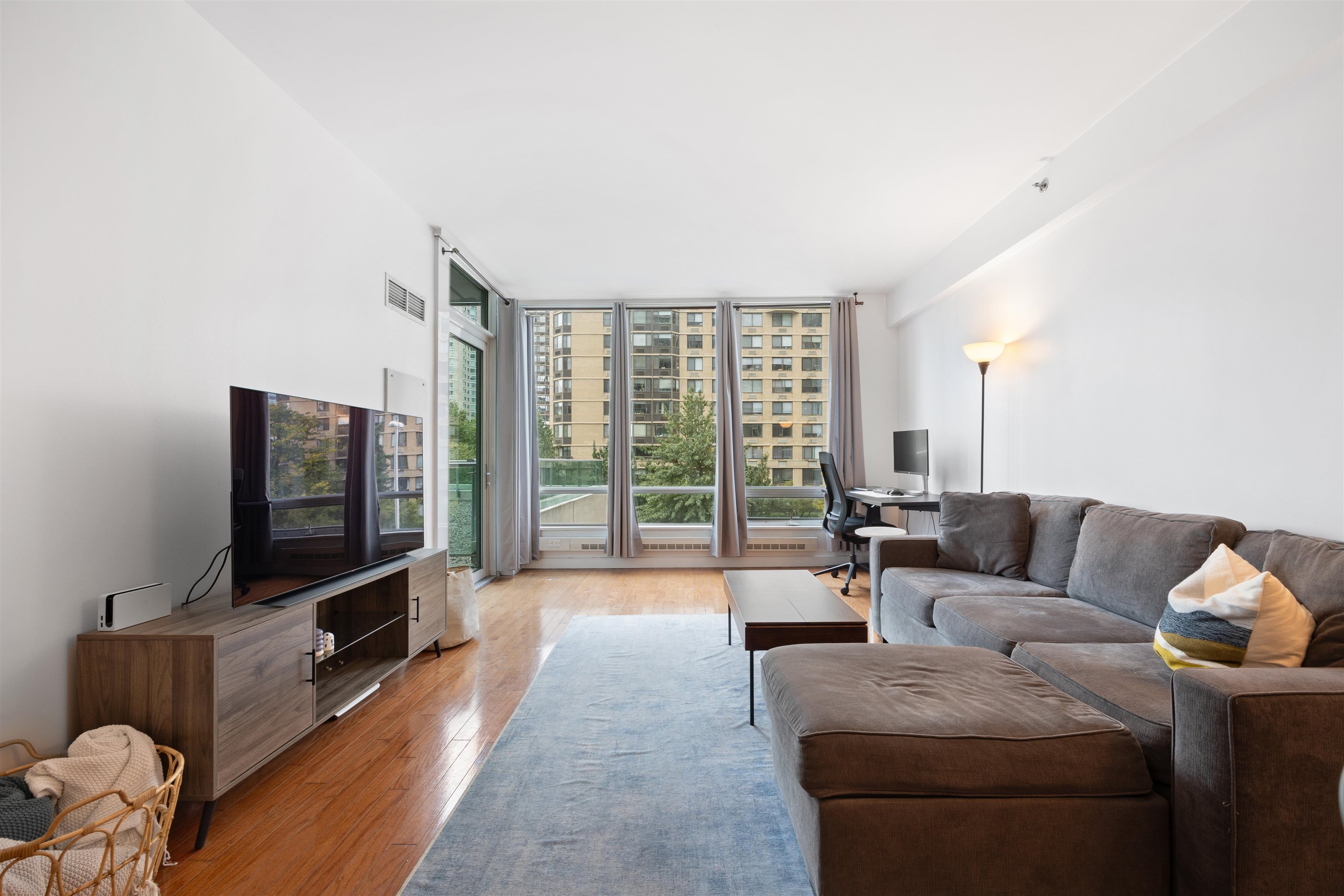 20 NEWPORT PARKWAY - Photo 4