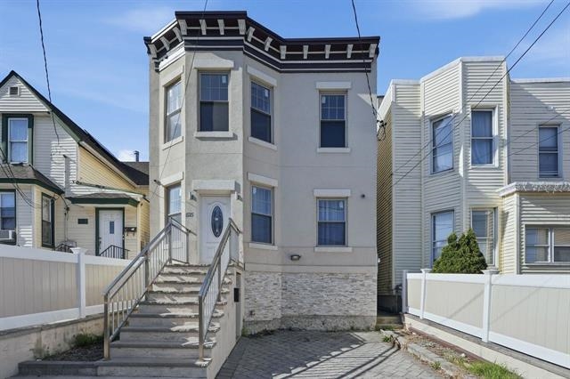 1525 38TH ST - Photo 1