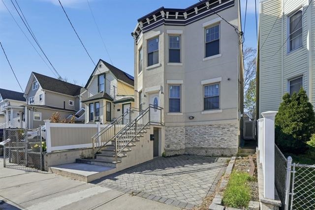 1525 38TH ST - Photo 2