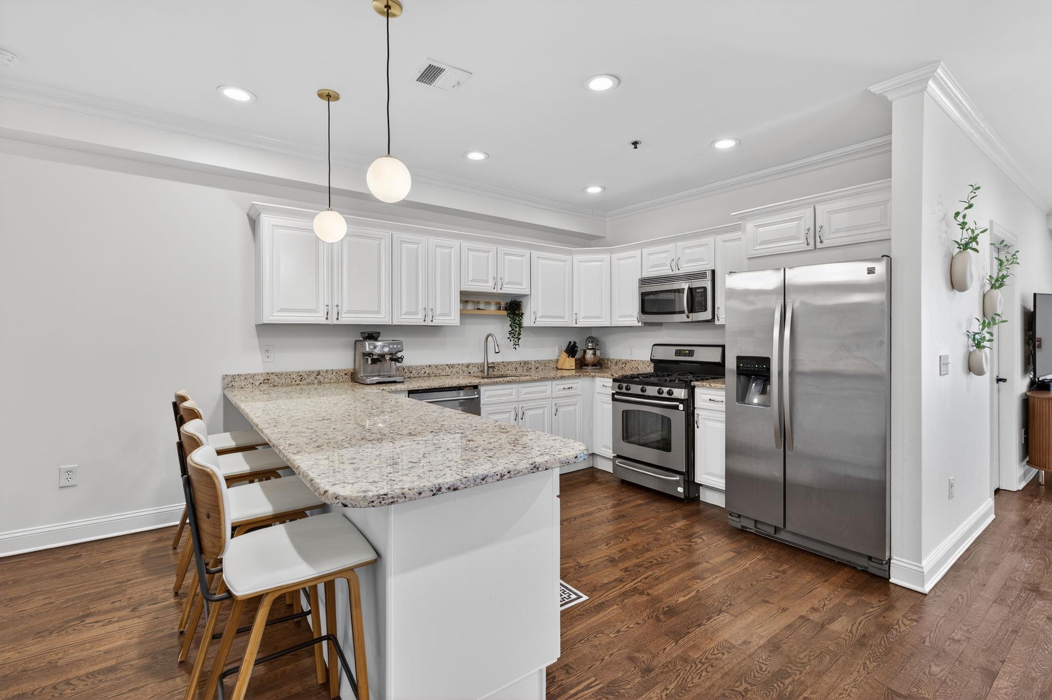 315 MONROE ST - Photo 8
