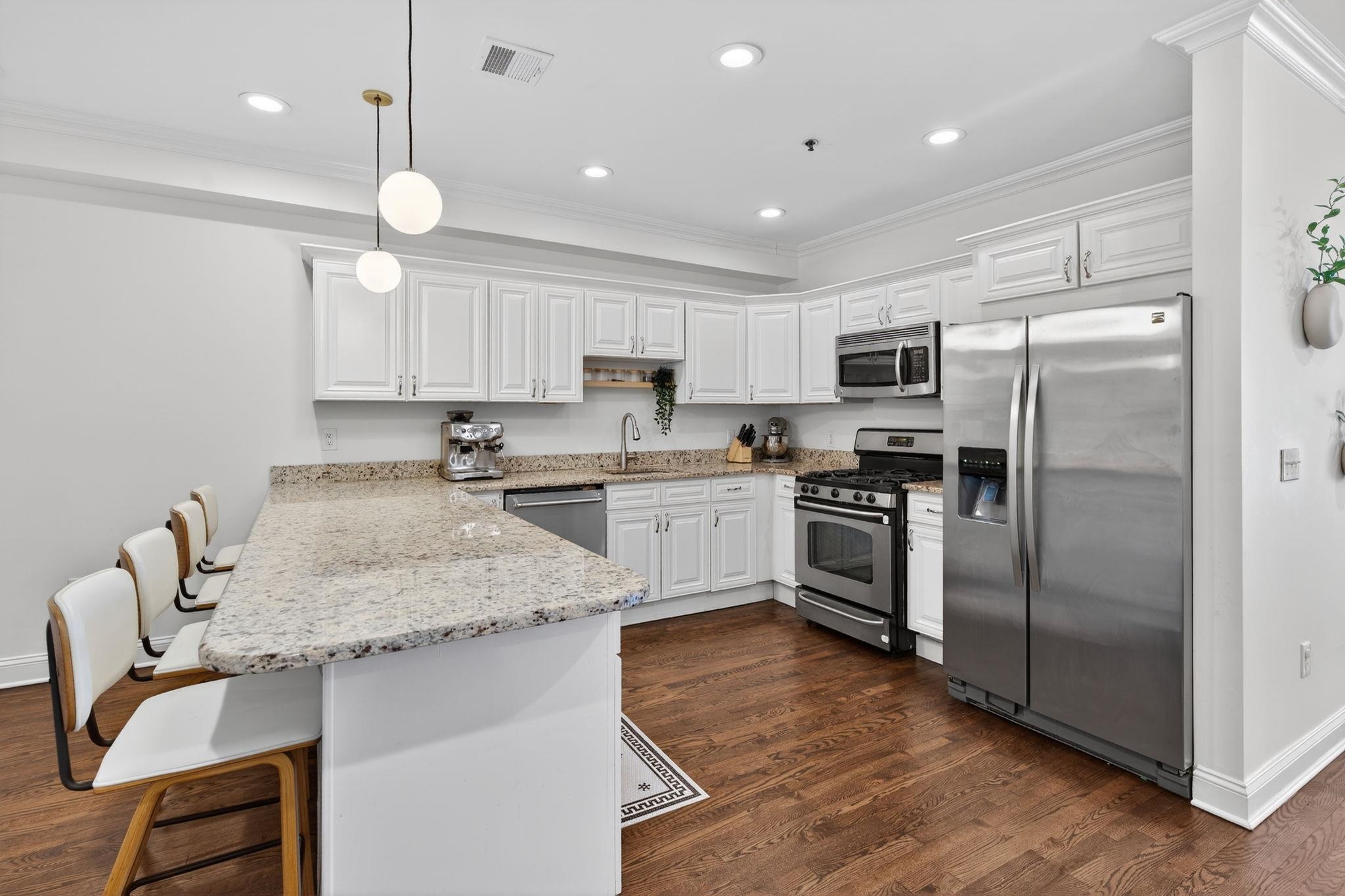315 MONROE ST - Photo 10