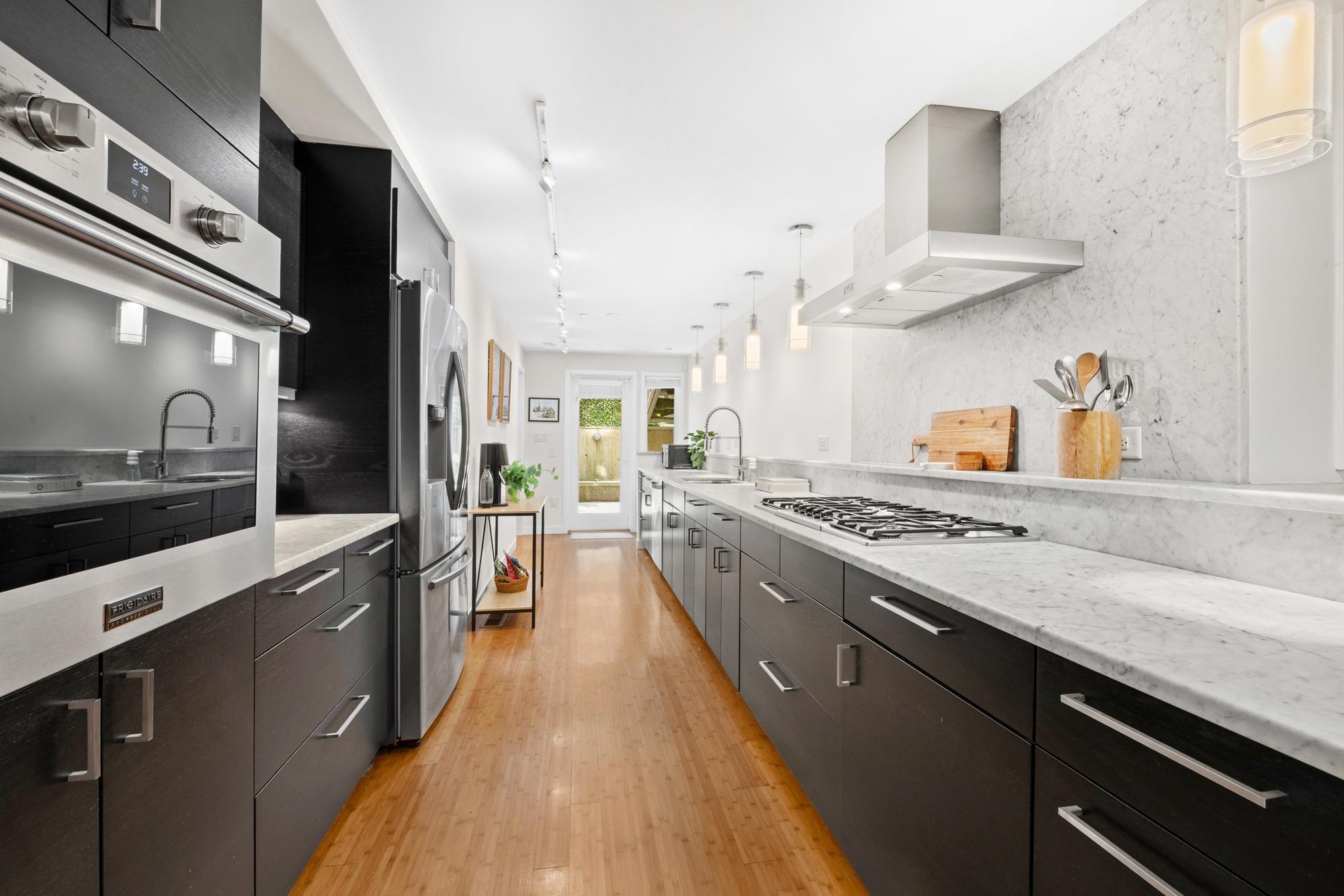 565 JERSEY AVE - Photo 3