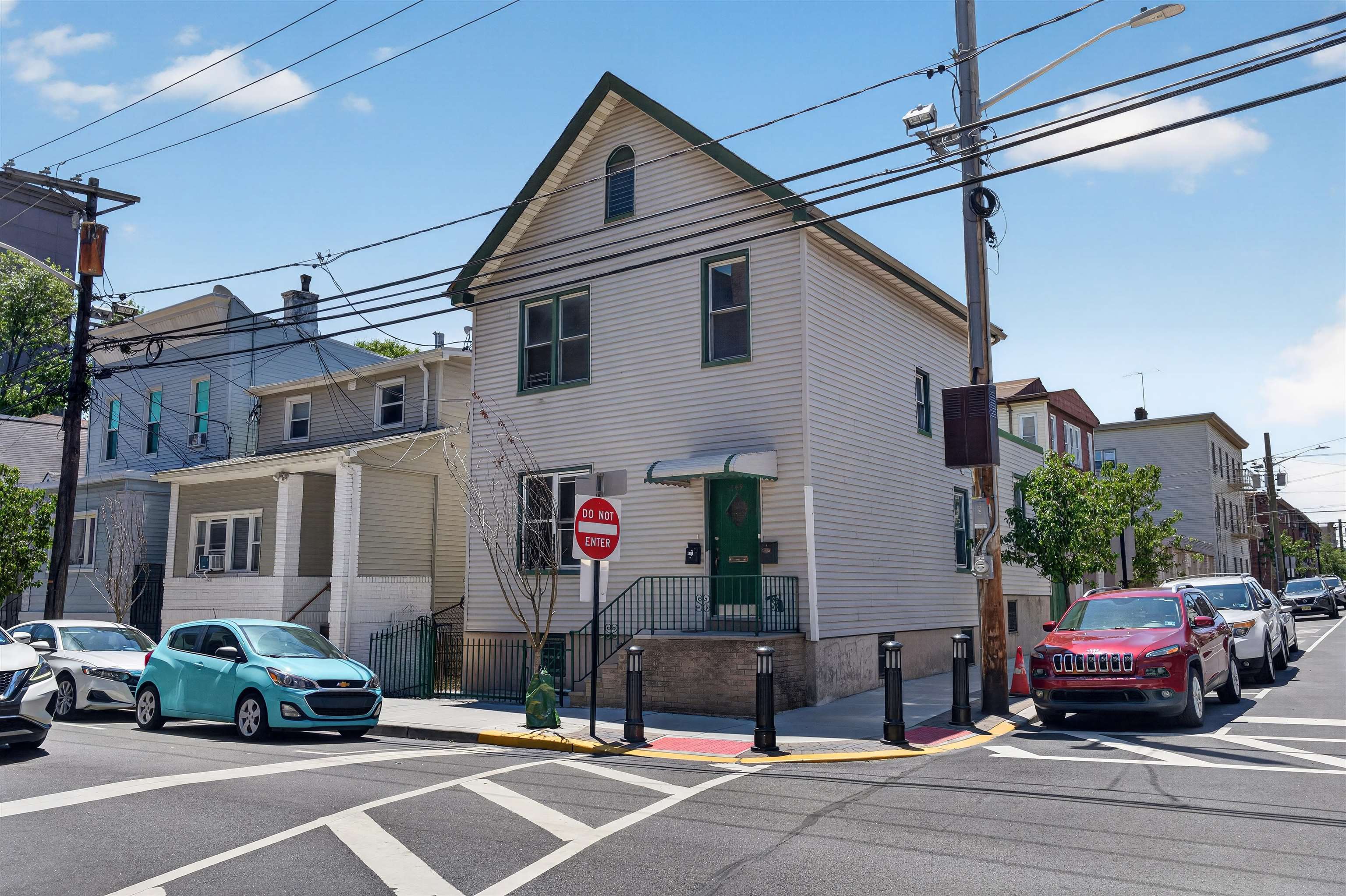 149 37TH ST - Photo 2
