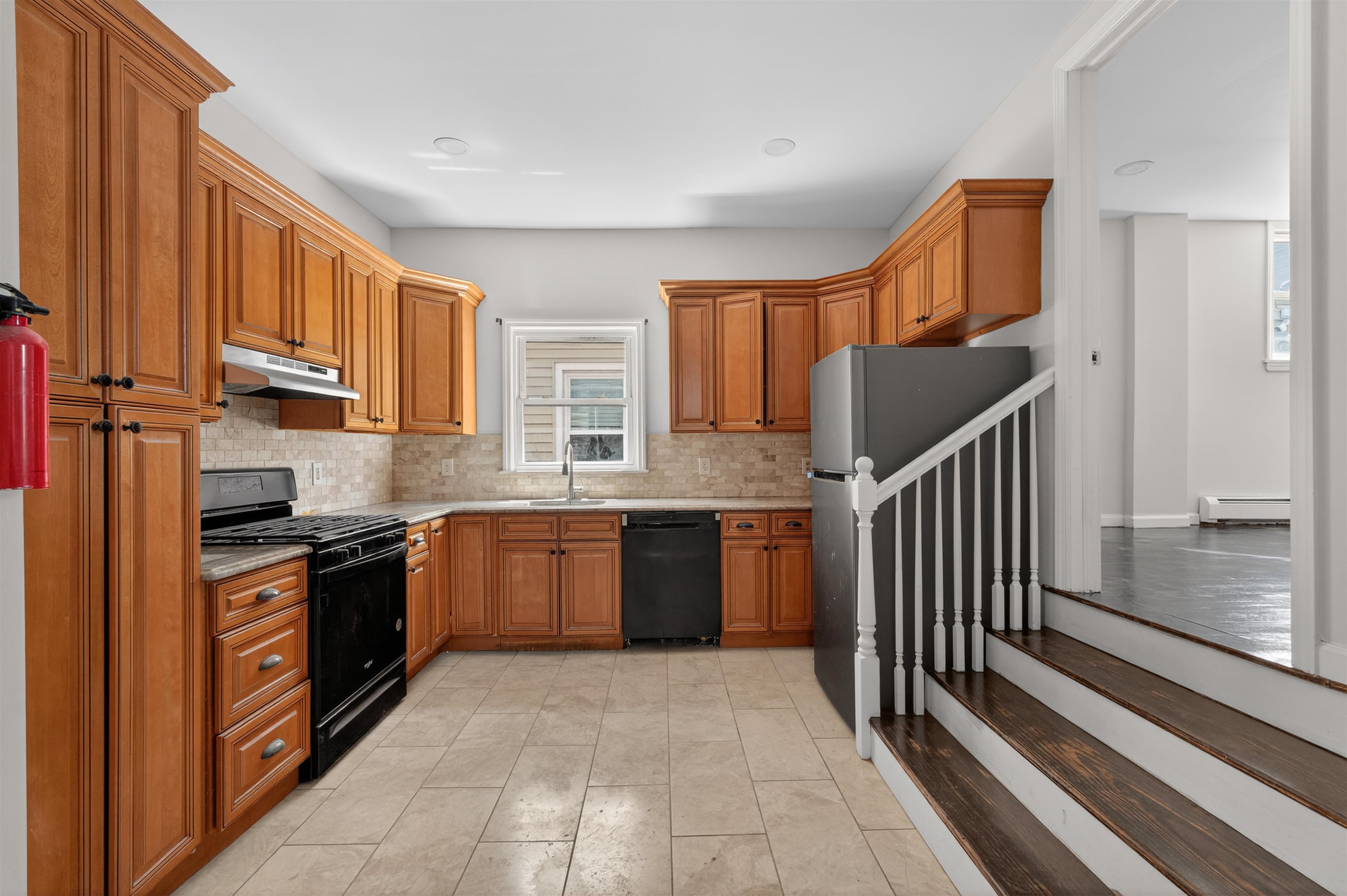 149 37TH ST - Photo 4