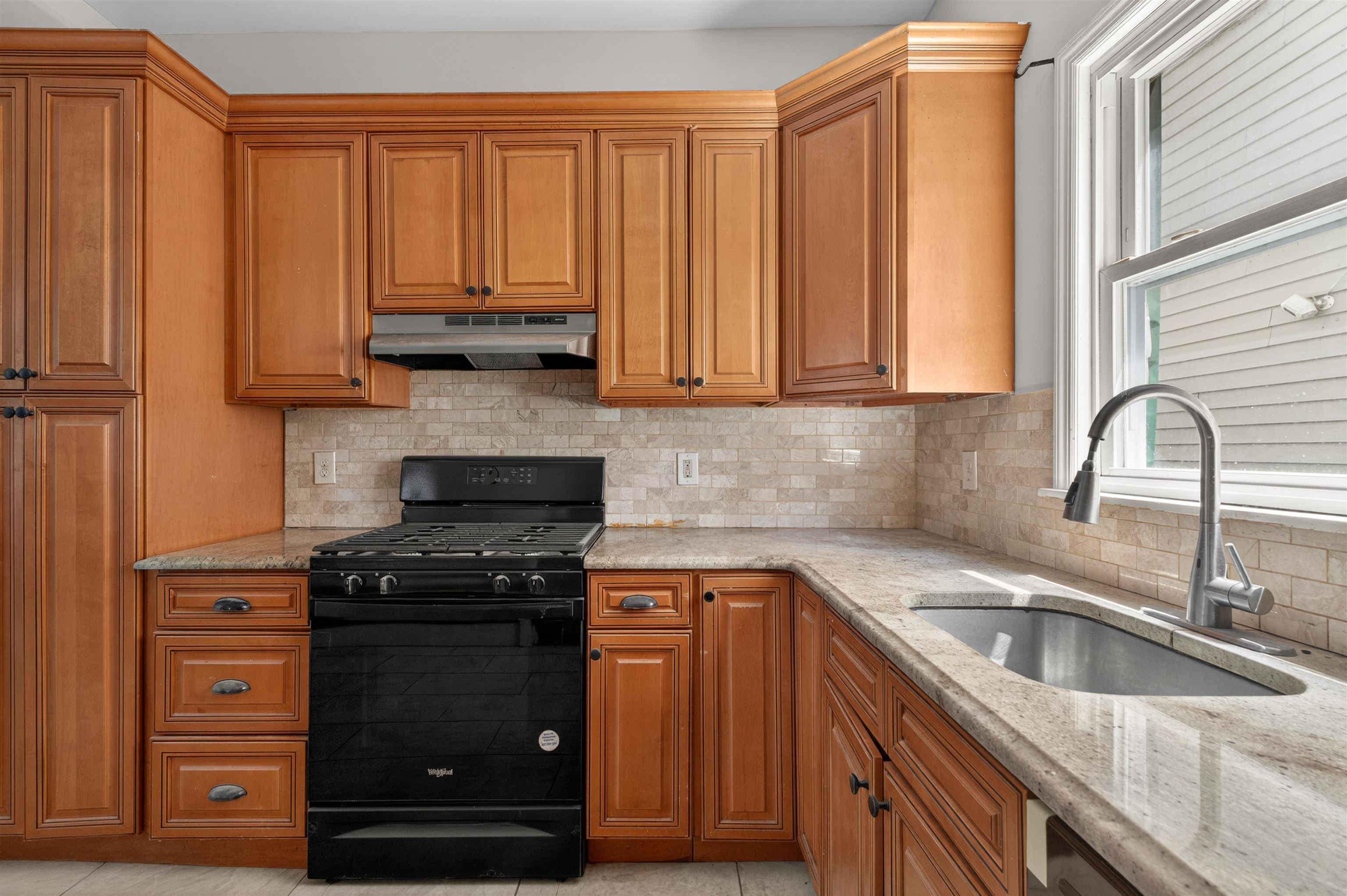 149 37TH ST - Photo 5