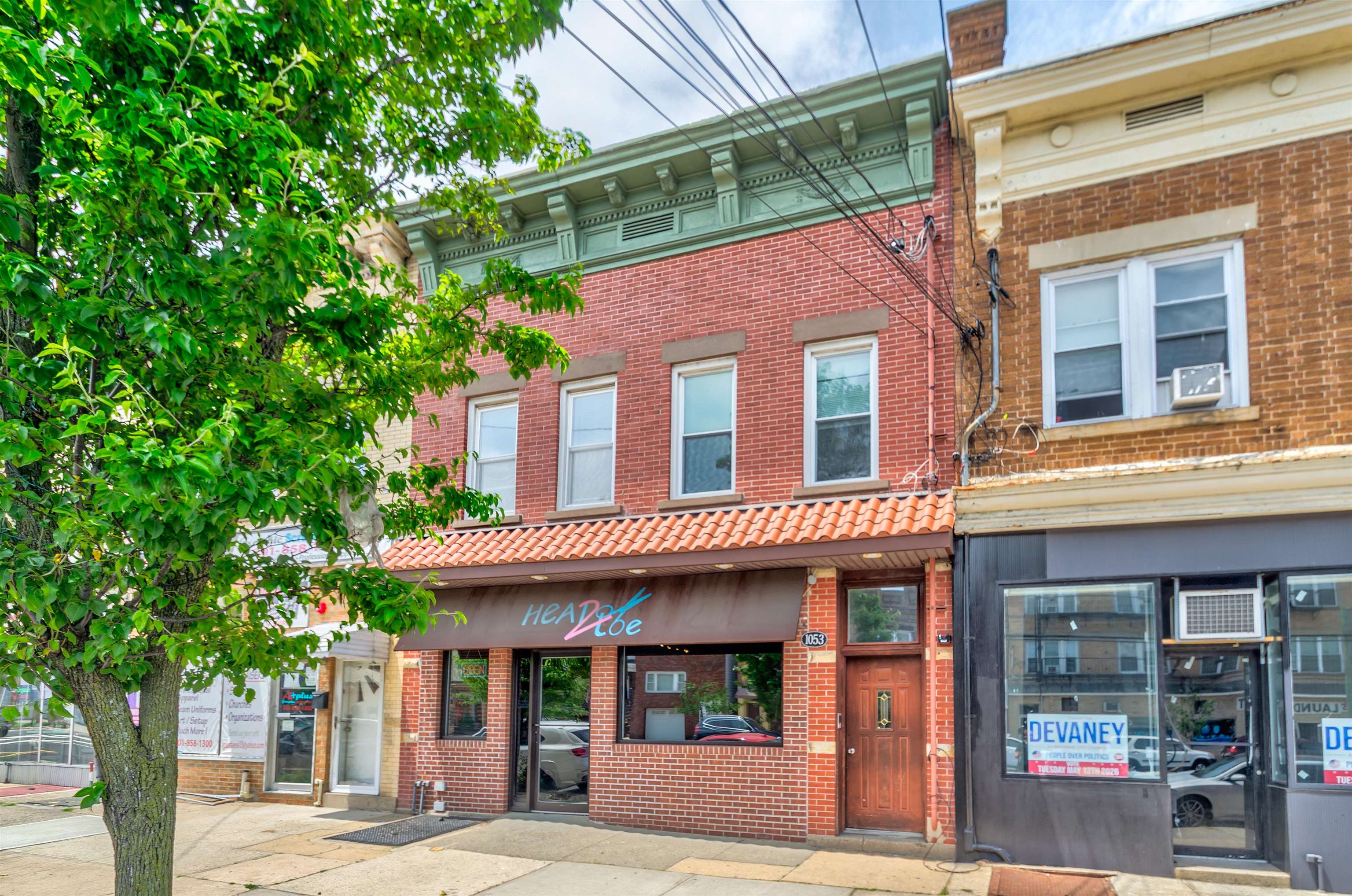 1053 AVENUE C - Photo 1
